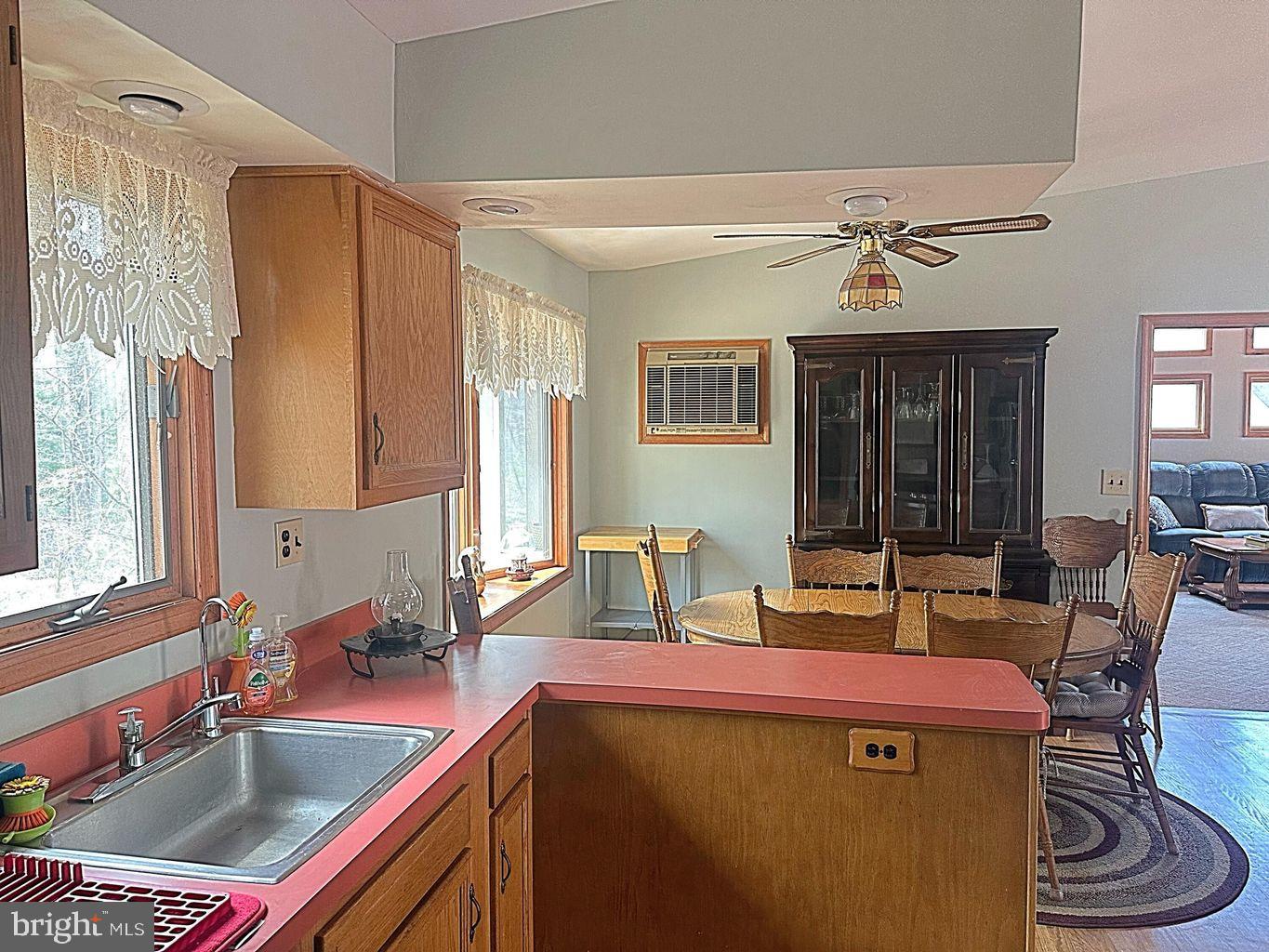 ARROWHEAD  LAKES - Residential