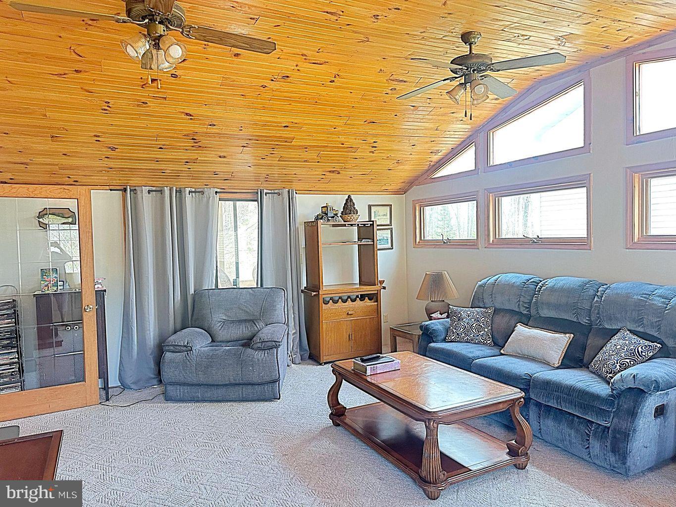 ARROWHEAD  LAKES - Residential