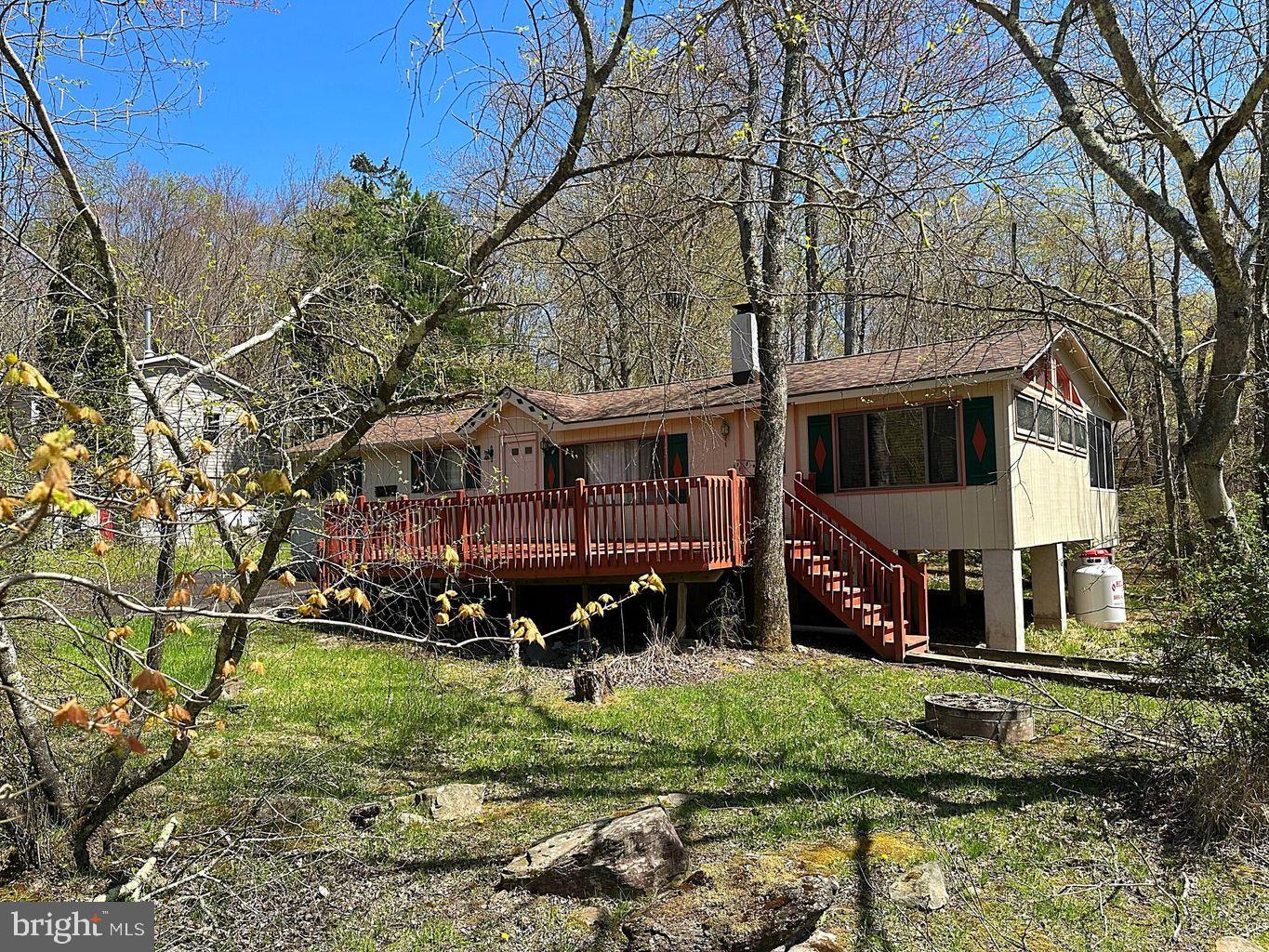 ARROWHEAD  LAKES - Residential