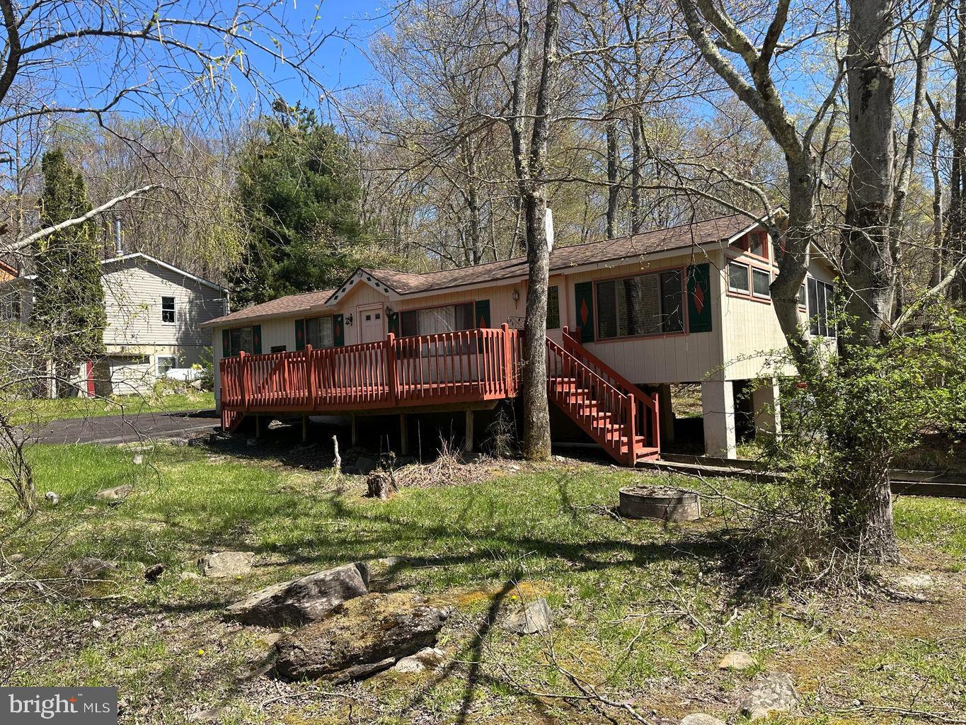 Built and loved by one family of 3 generations! Located in beautiful Arrowhead Lake, home features 3 bedrooms, 1.5 baths, large family room and 4 season room. The oversized 2 car garage features a second floor 2 bedroom one bath apartment. Short distance to lake, beach and Minisink Pool.