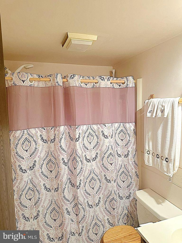 ARROWHEAD  LAKES - Residential