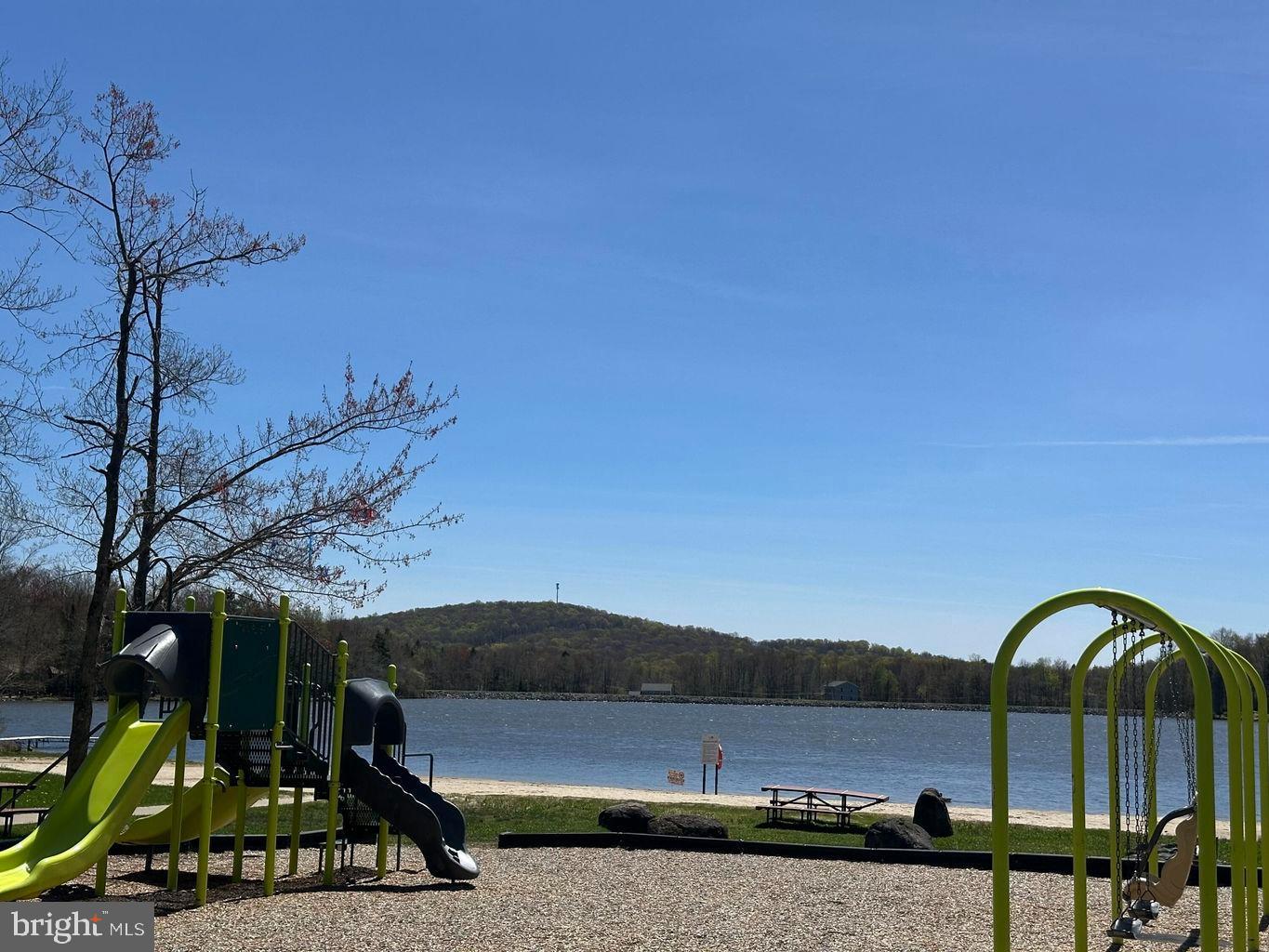 ARROWHEAD  LAKES - Residential