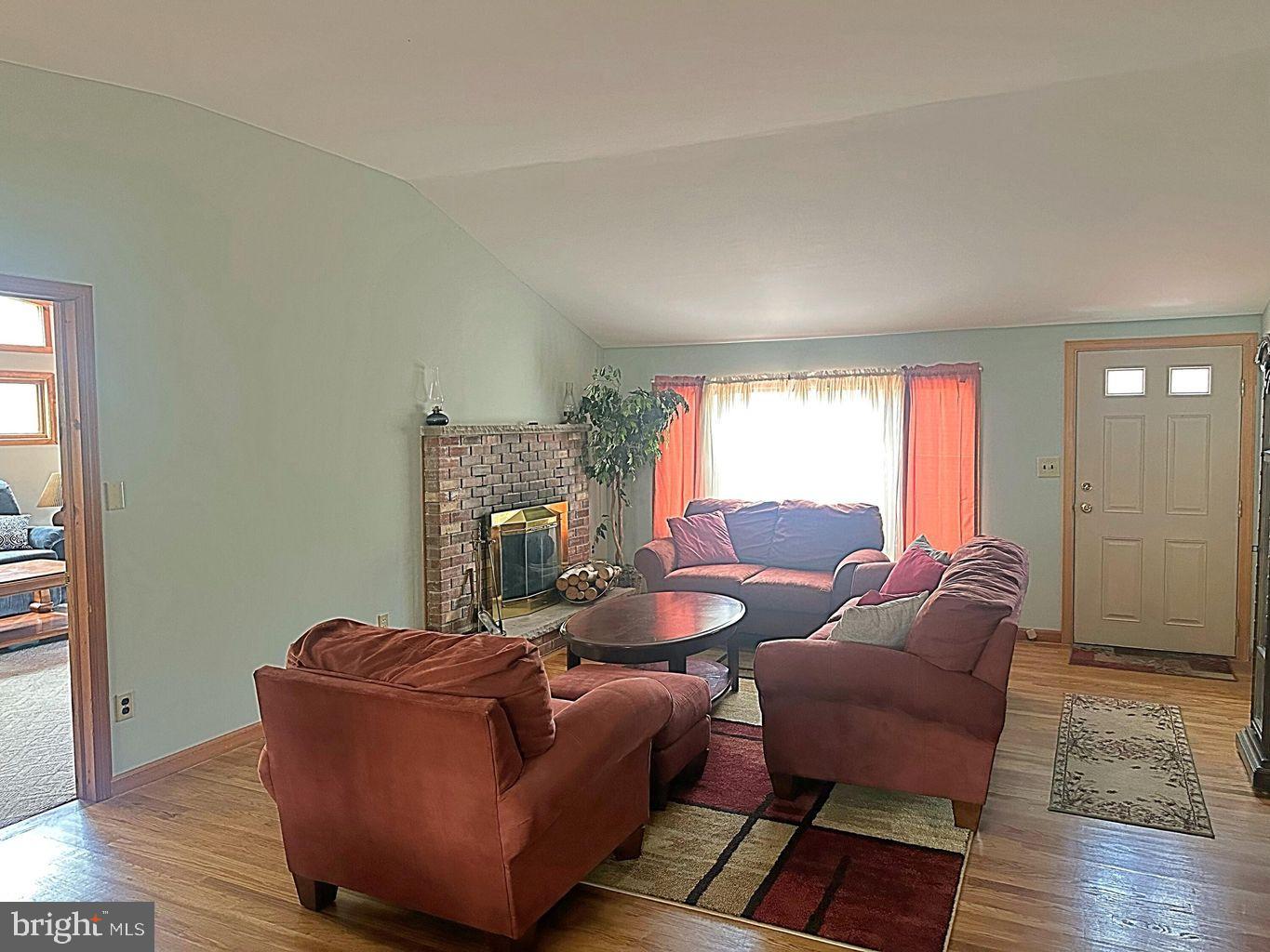 ARROWHEAD  LAKES - Residential