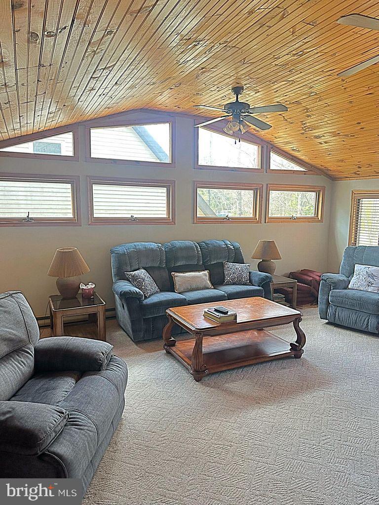 ARROWHEAD  LAKES - Residential