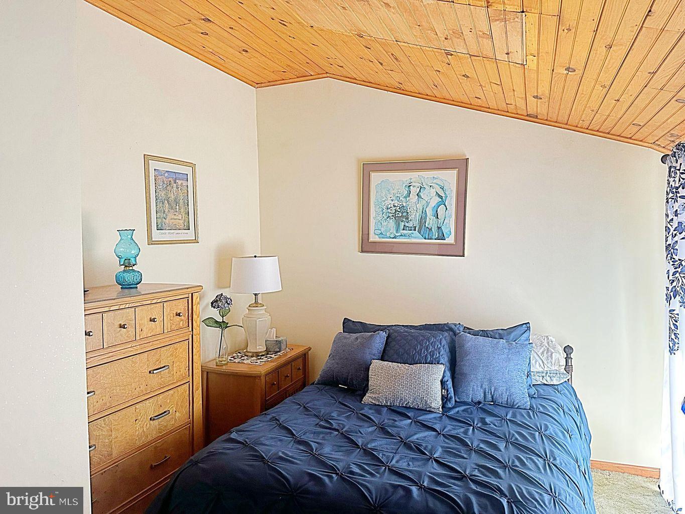 ARROWHEAD  LAKES - Residential