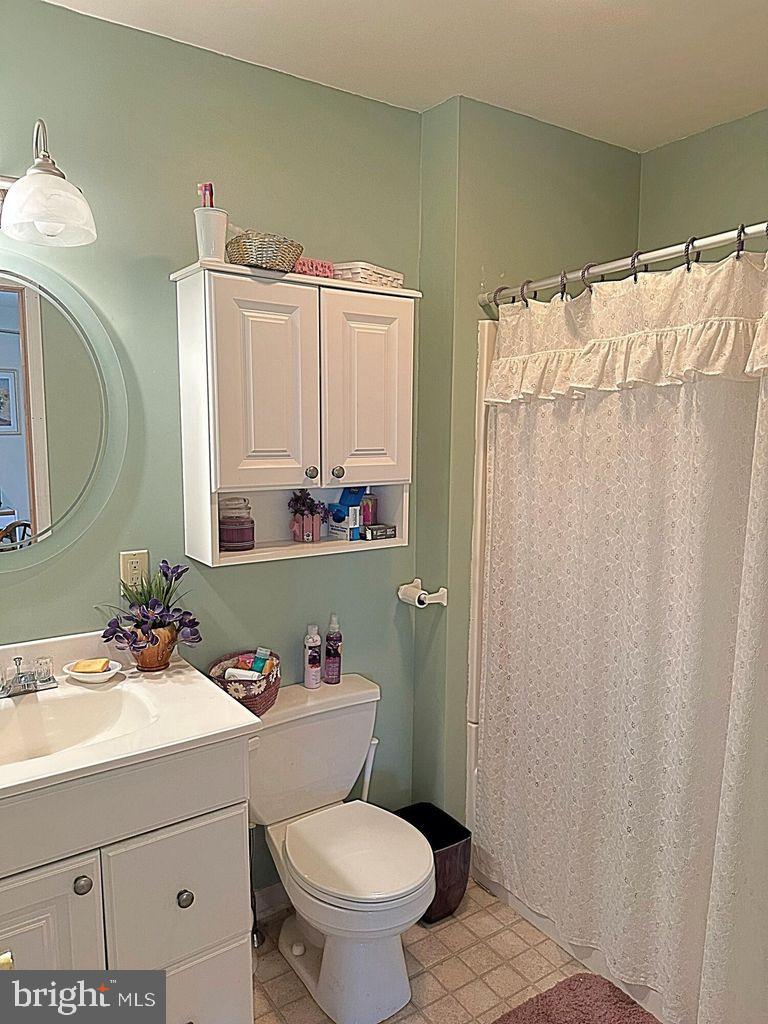 ARROWHEAD  LAKES - Residential