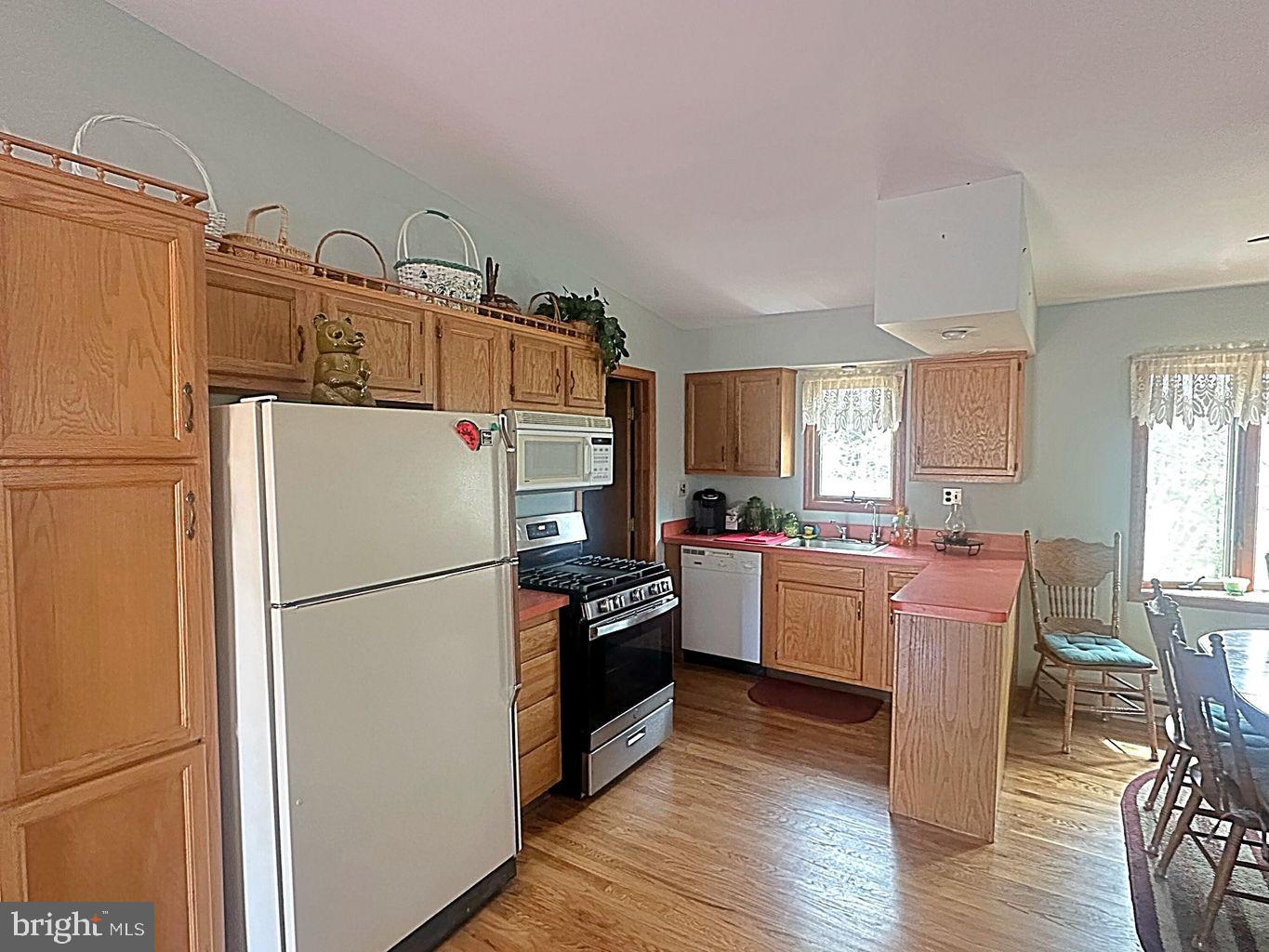 ARROWHEAD  LAKES - Residential