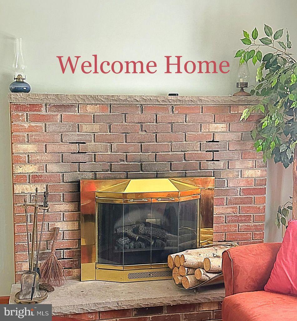 ARROWHEAD  LAKES - Residential