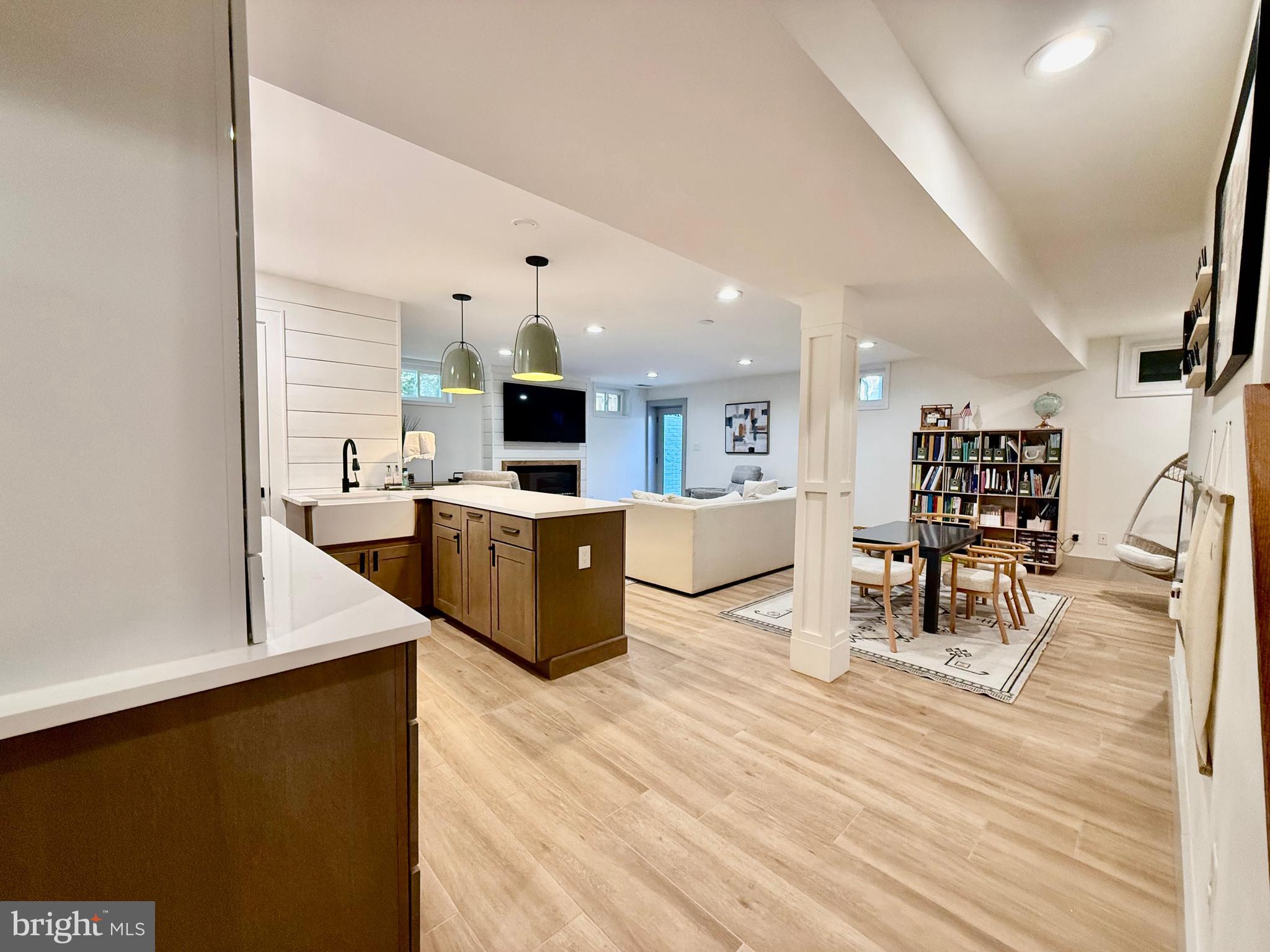 SIGNATURE AT BROADLANDS - Residential