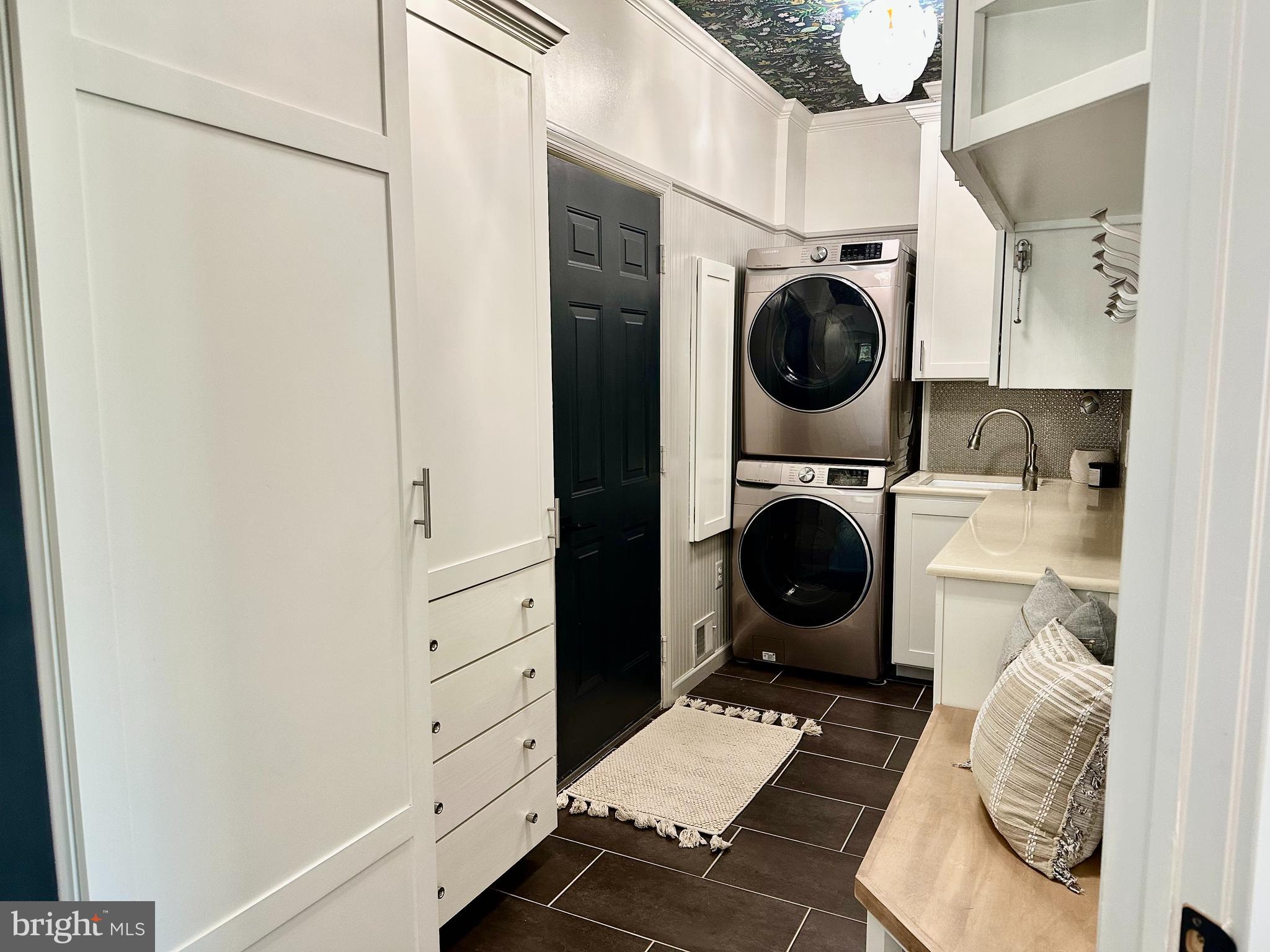 SIGNATURE AT BROADLANDS - Residential