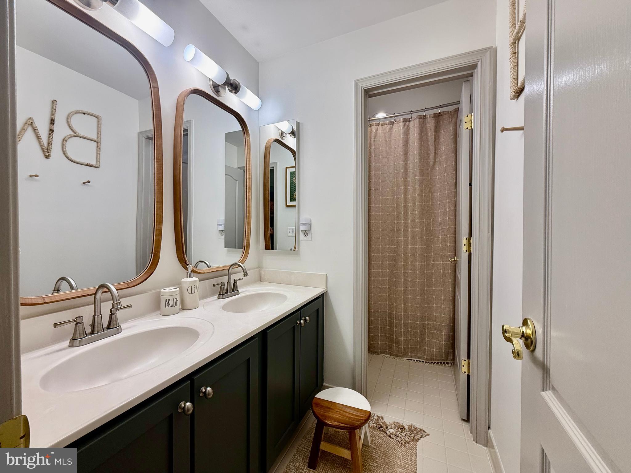 SIGNATURE AT BROADLANDS - Residential