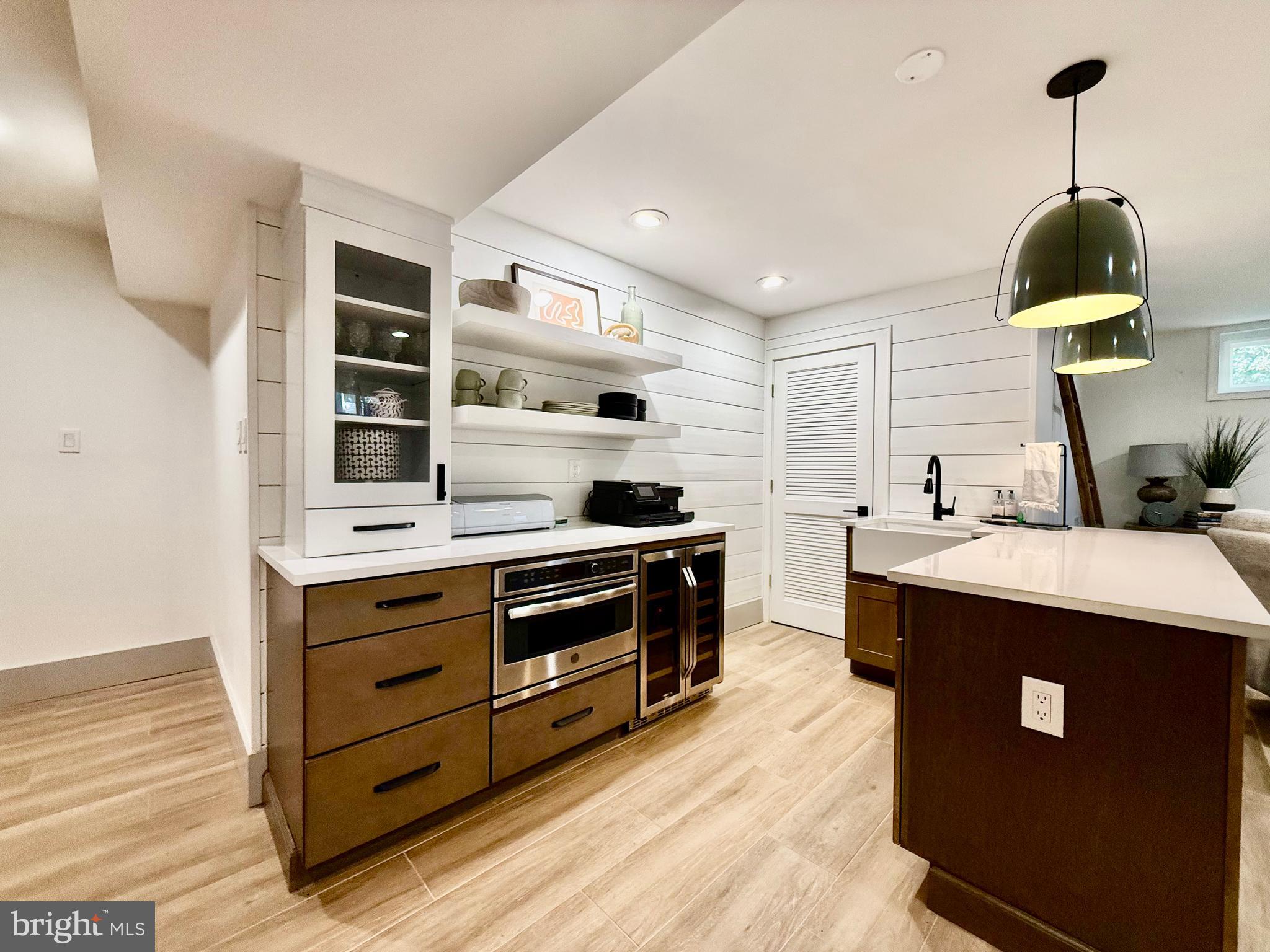 SIGNATURE AT BROADLANDS - Residential