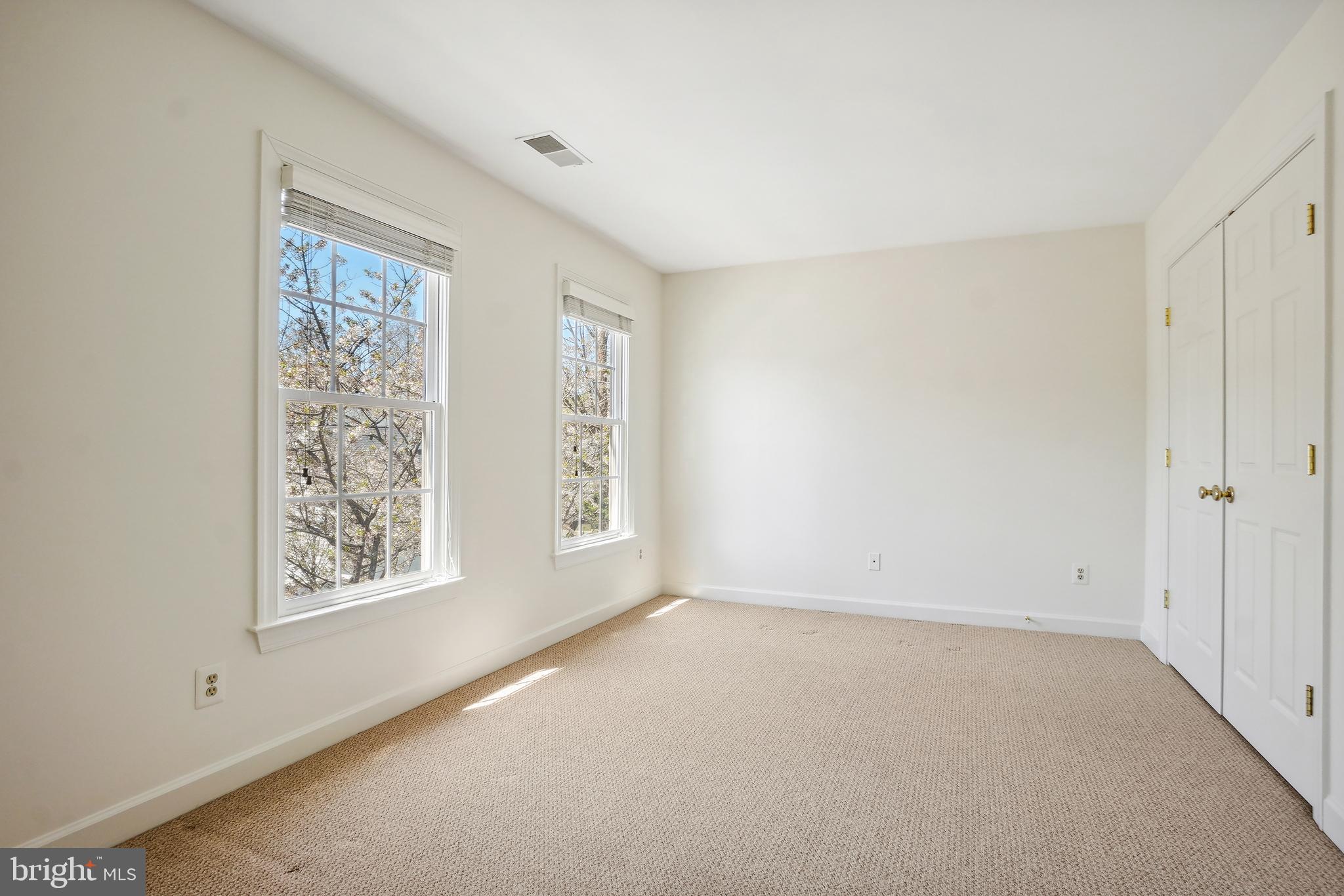 KING FARM WATKINS POND - Residential