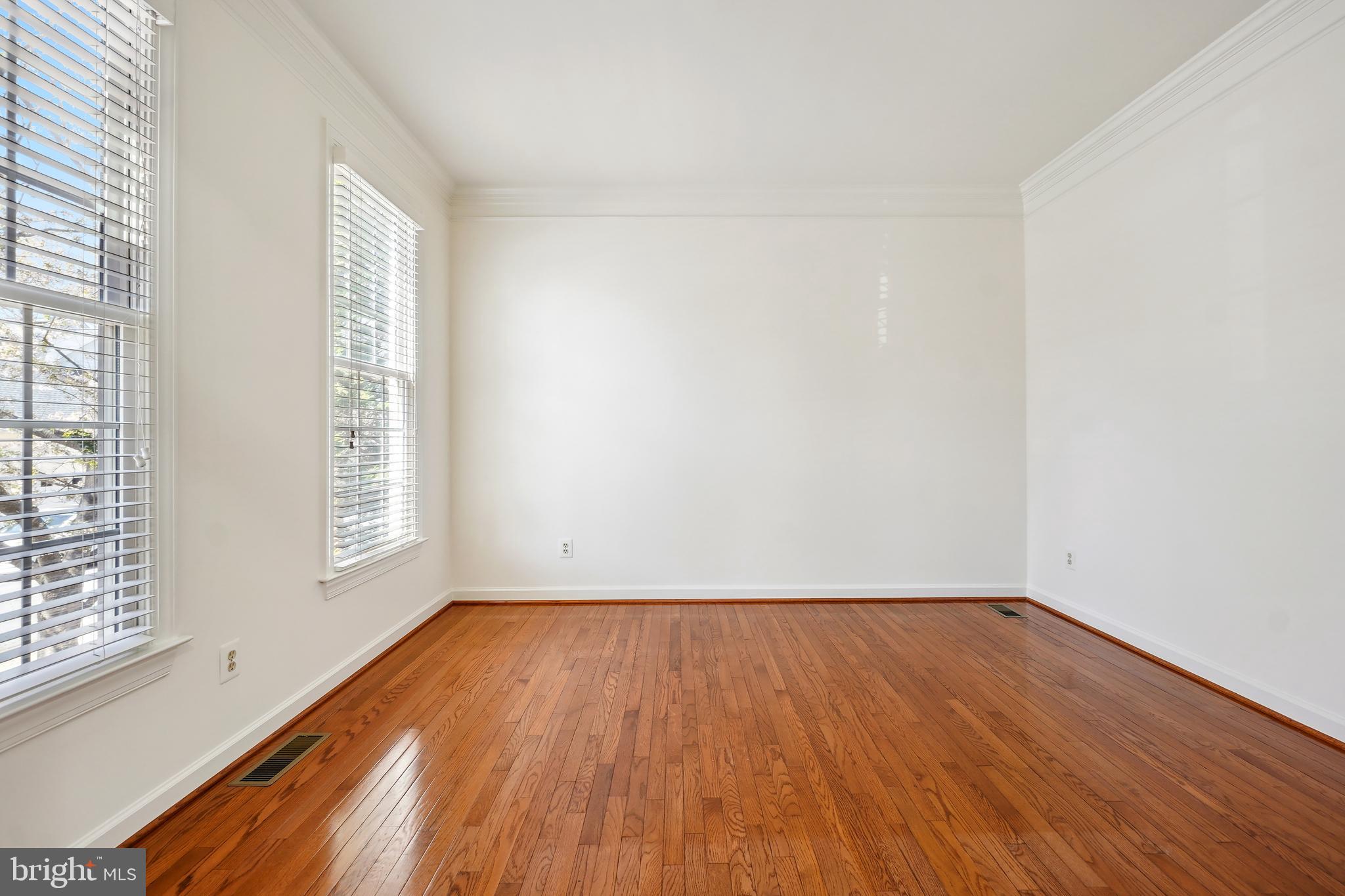 KING FARM WATKINS POND - Residential