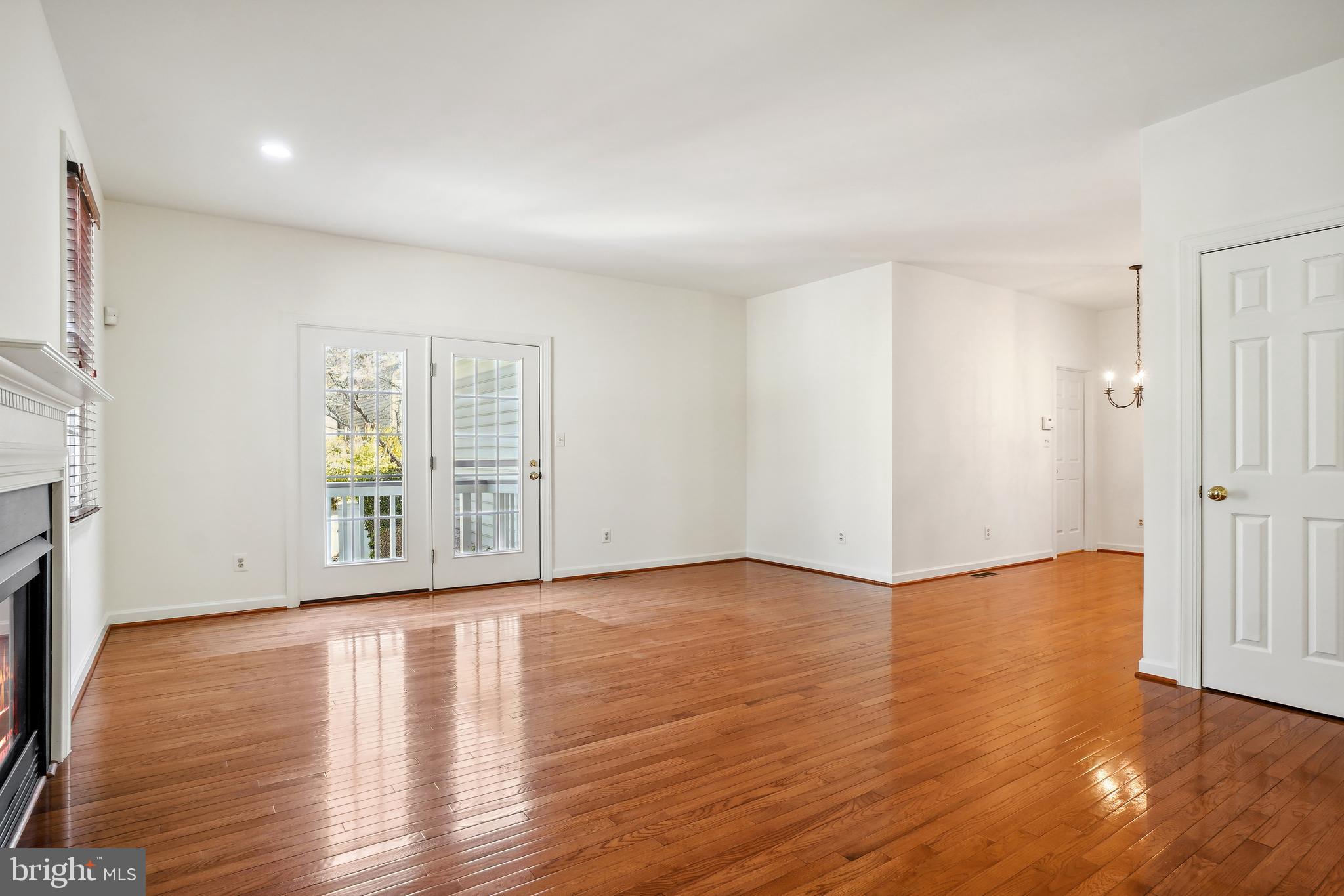 KING FARM WATKINS POND - Residential