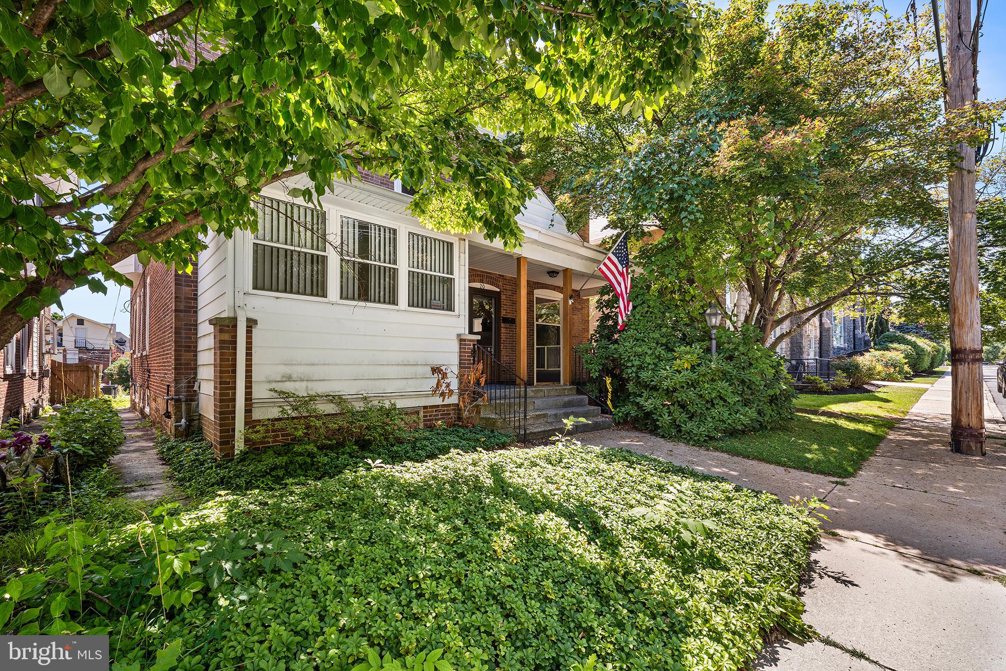 22 E 3RD STREET