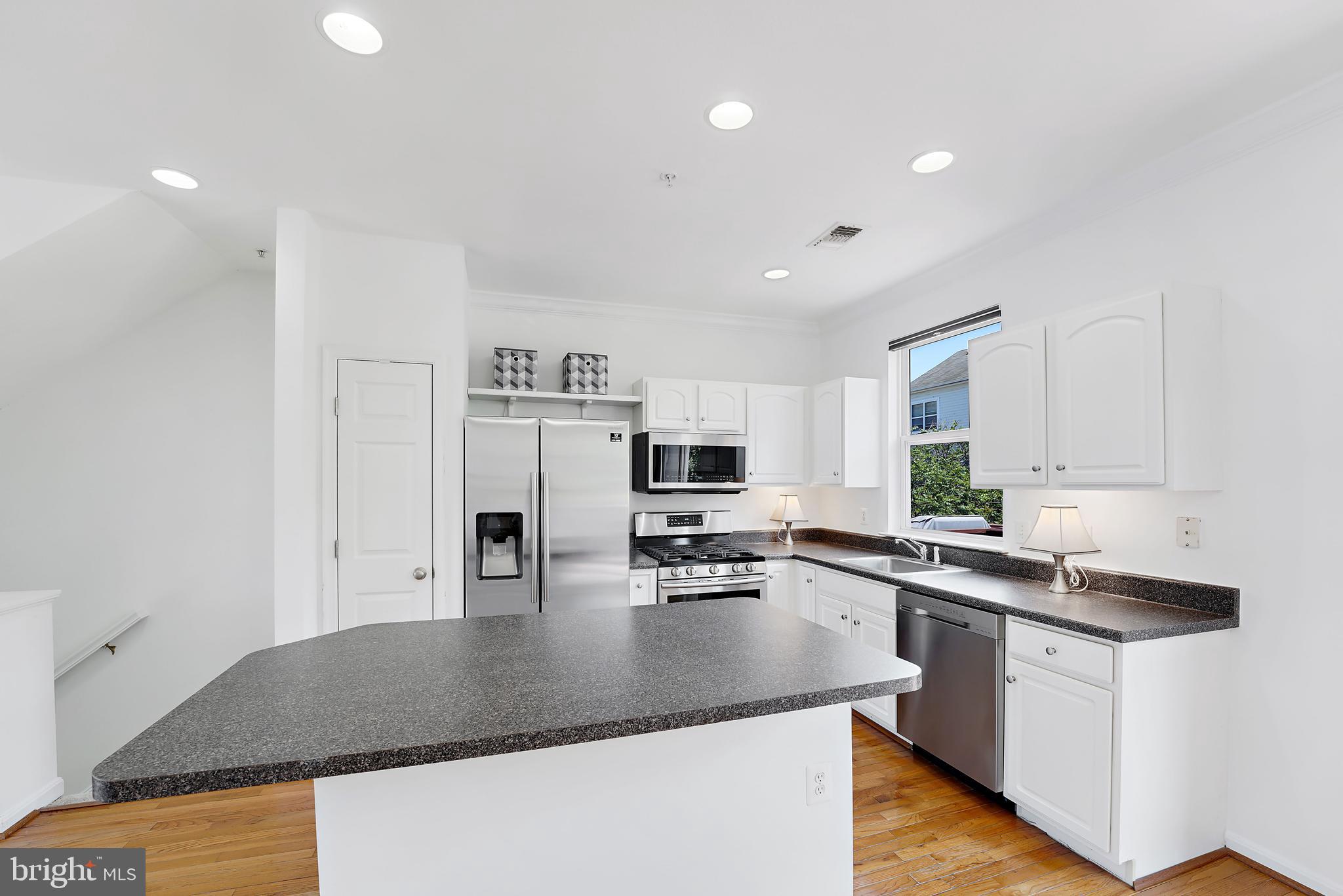 PARKSIDE AT ASHBURN - Residential