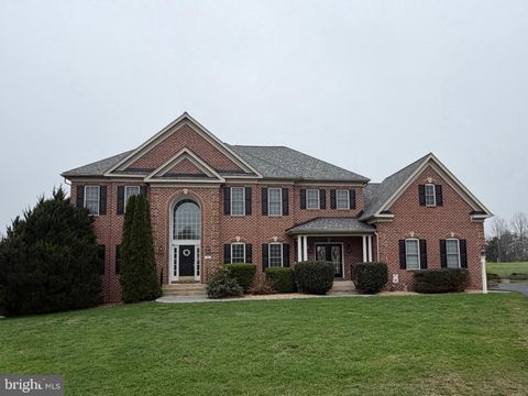Photo of 4 Jackson Place, MIDDLETOWN, VA 22645 (MLS # VAWR2013254)