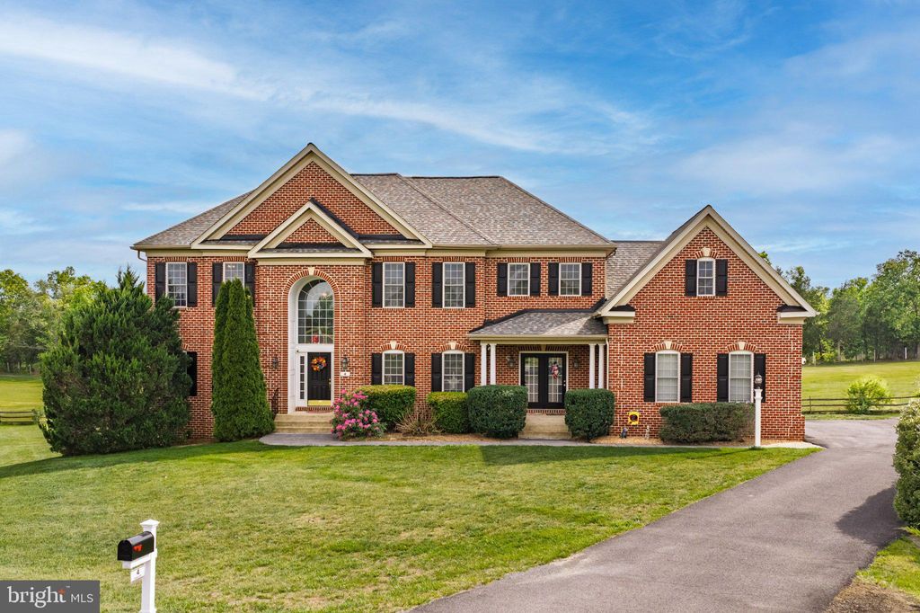 Photo of 4 Jackson Place, MIDDLETOWN, VA 22645 (MLS # VAWR2013254)