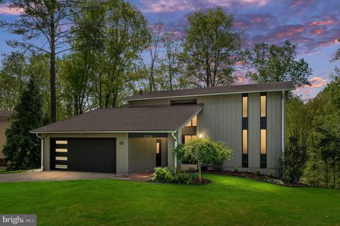 Photo of 12328 Hollyhock Court, WOODBRIDGE, VA 22192 (MLS # VAPW2117744)