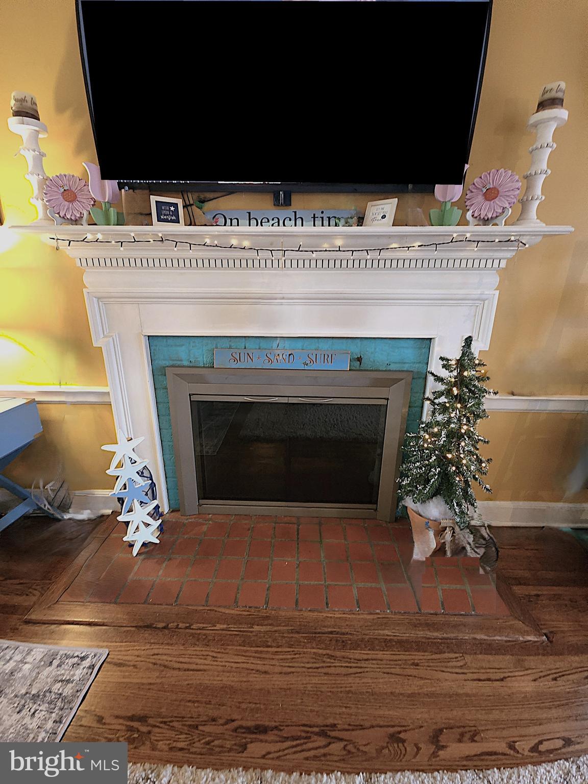 COUNTRY CLUB HILLS - Residential