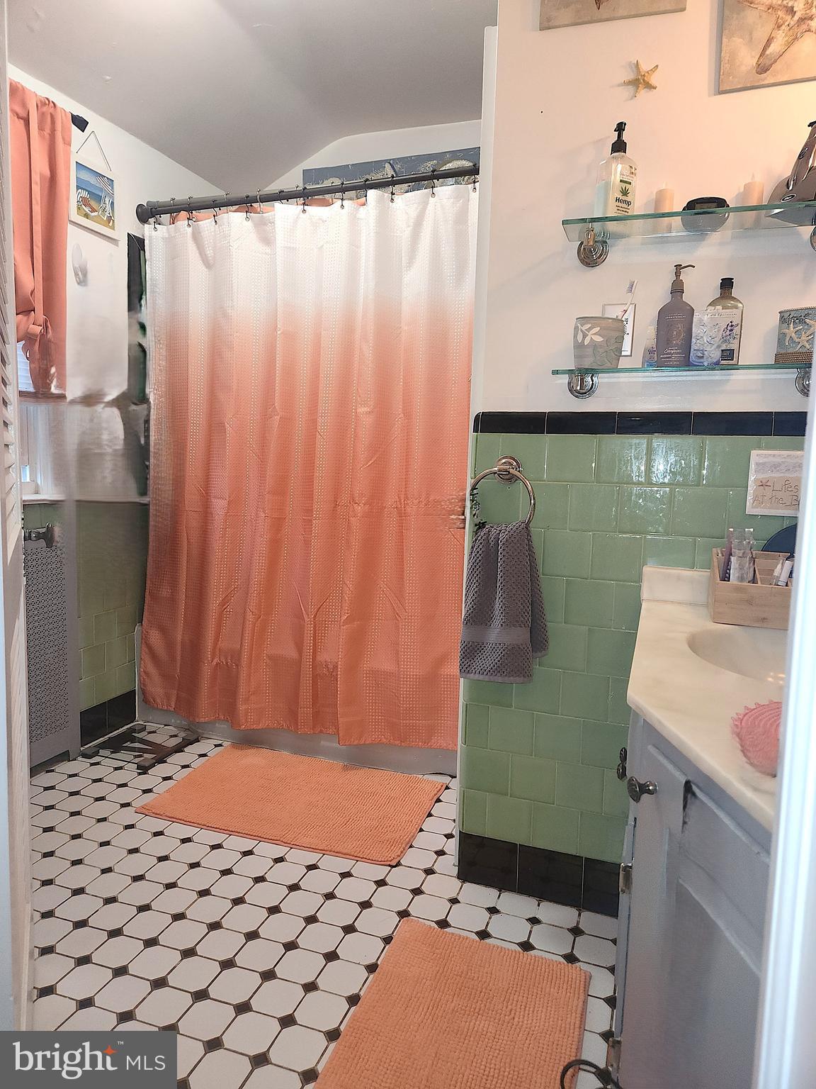 COUNTRY CLUB HILLS - Residential