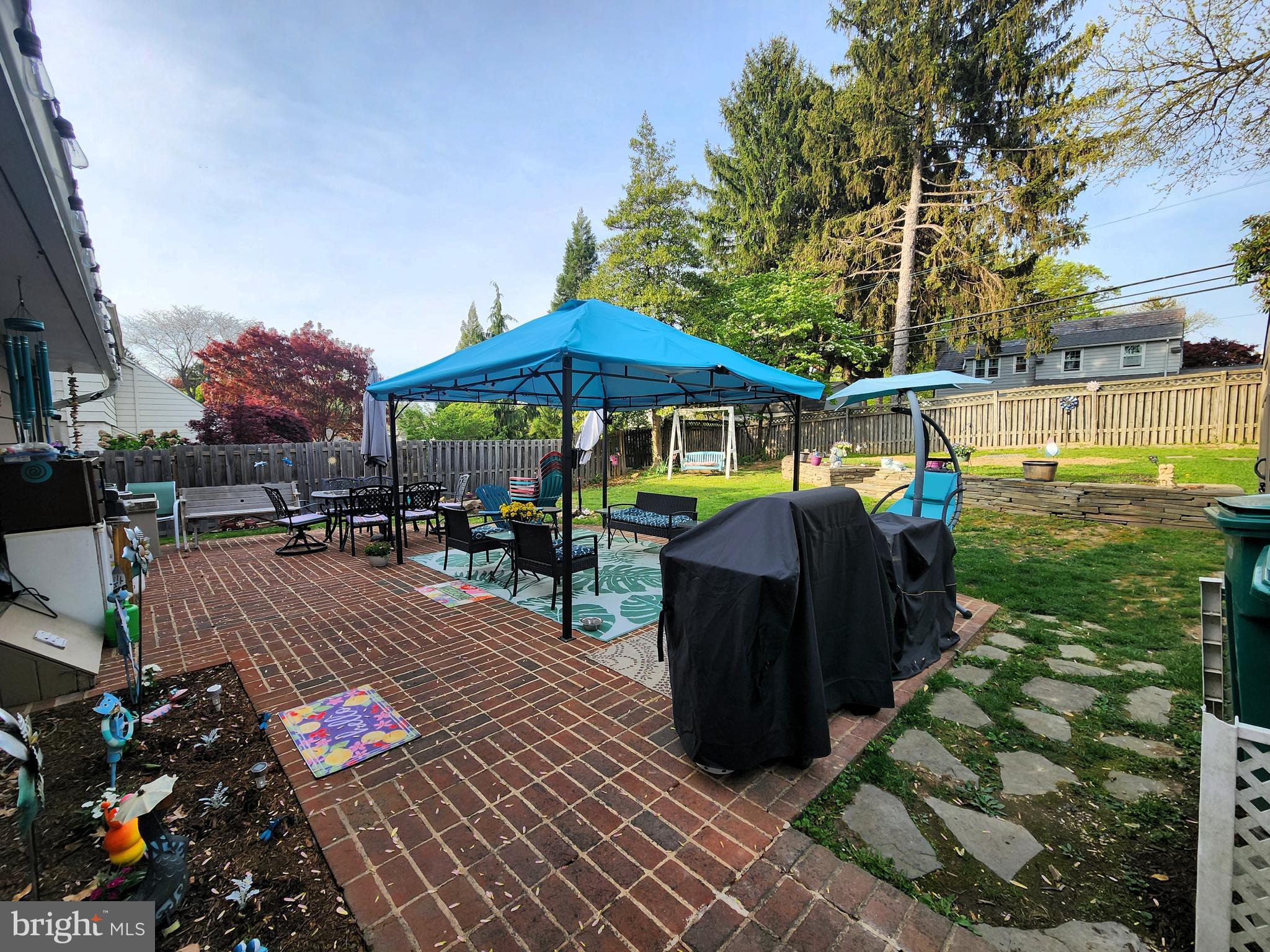 COUNTRY CLUB HILLS - Residential