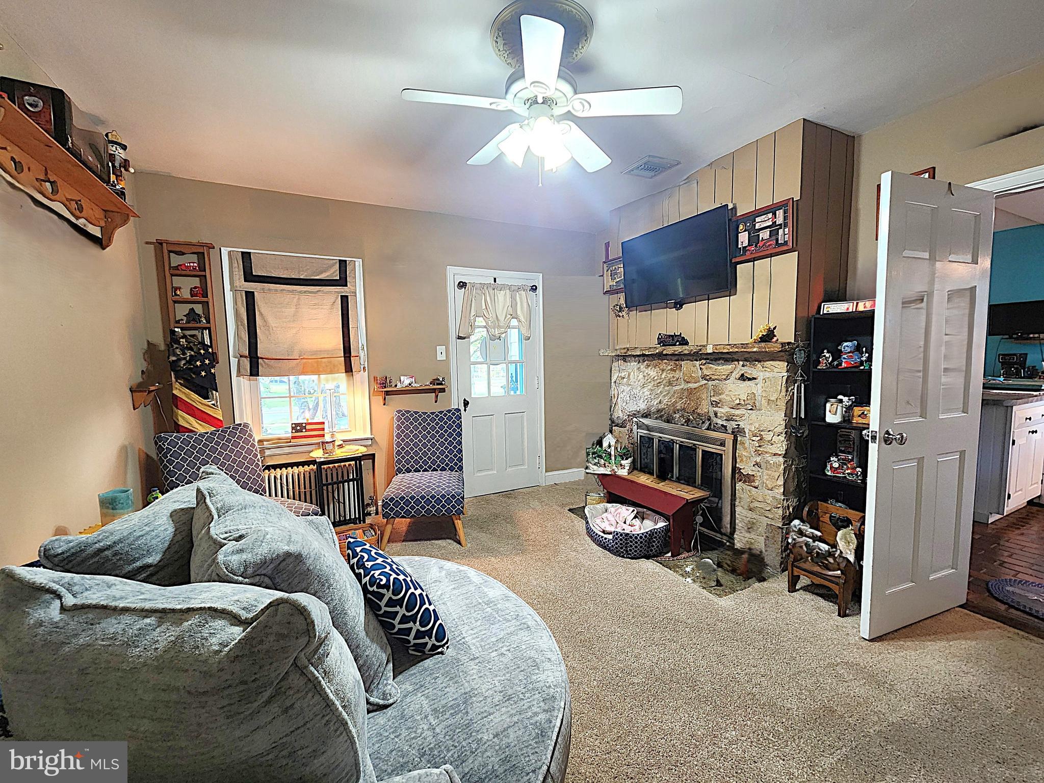 COUNTRY CLUB HILLS - Residential