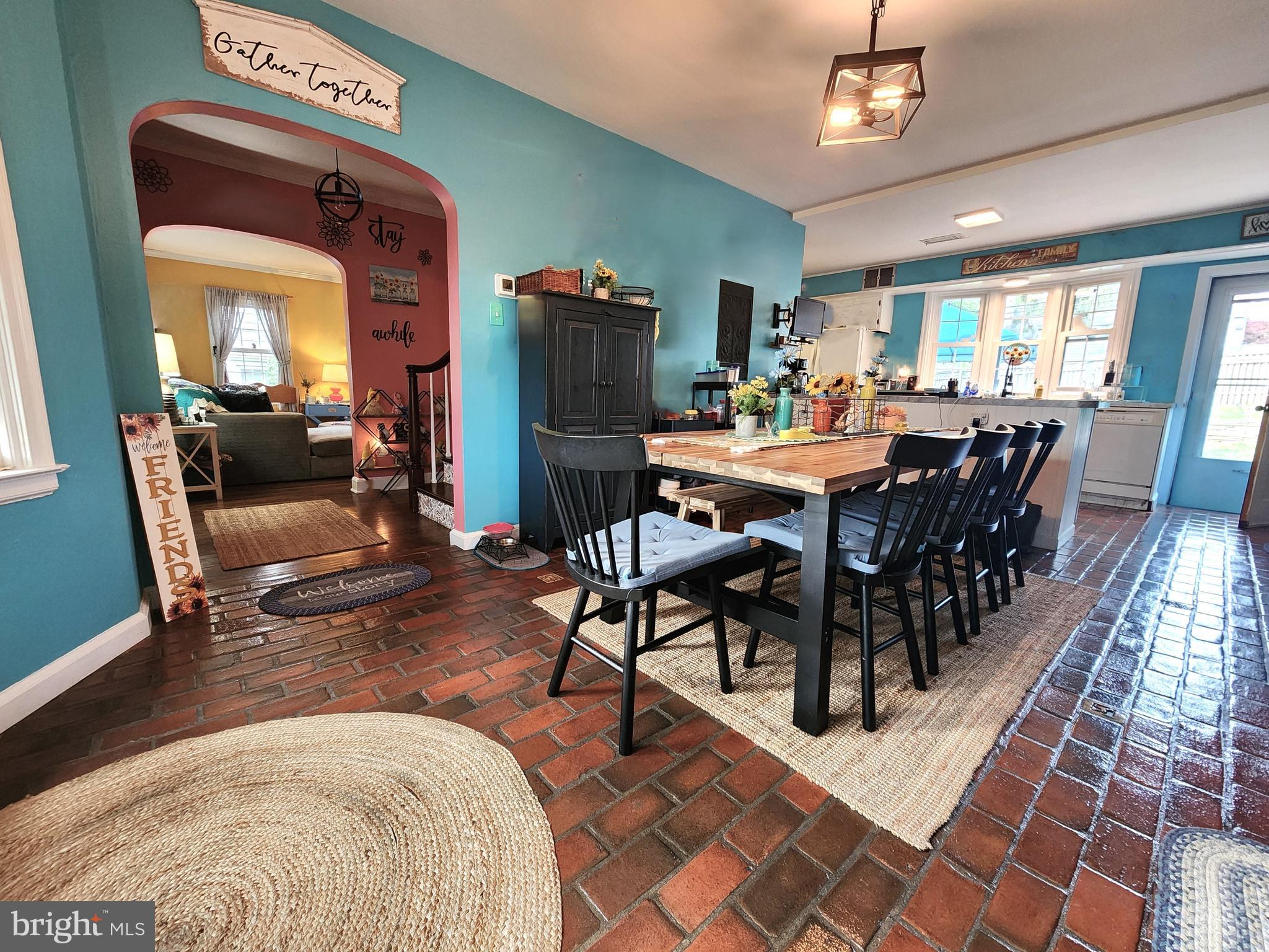 COUNTRY CLUB HILLS - Residential