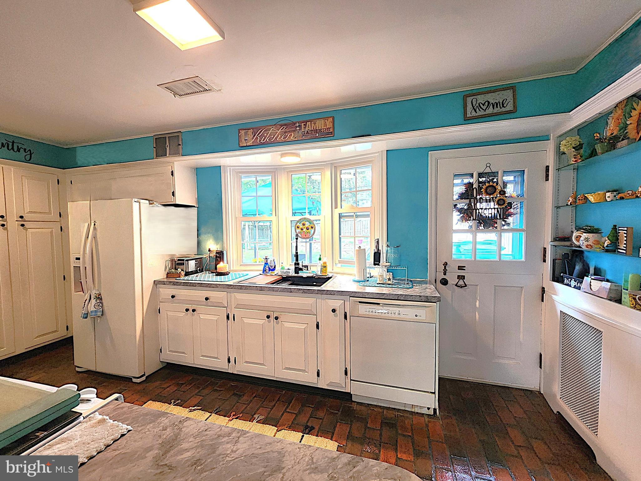 COUNTRY CLUB HILLS - Residential