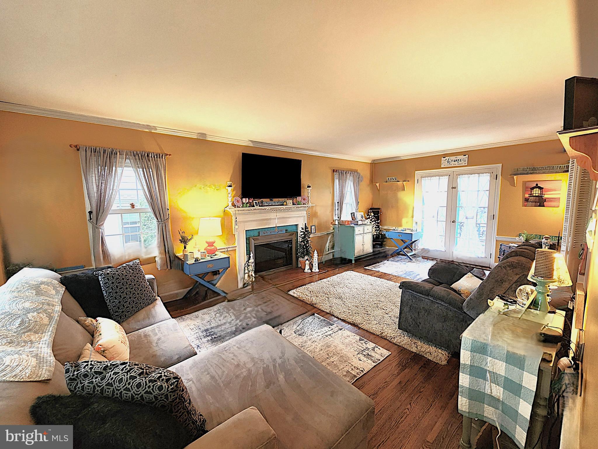 COUNTRY CLUB HILLS - Residential