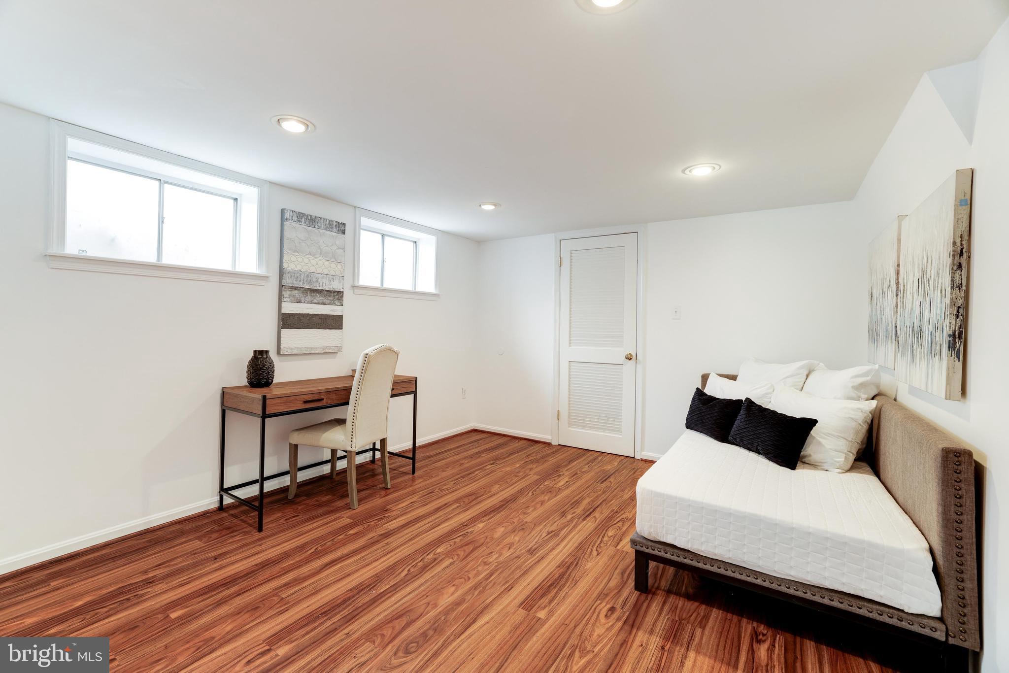 KINGS PARK WEST - Residential