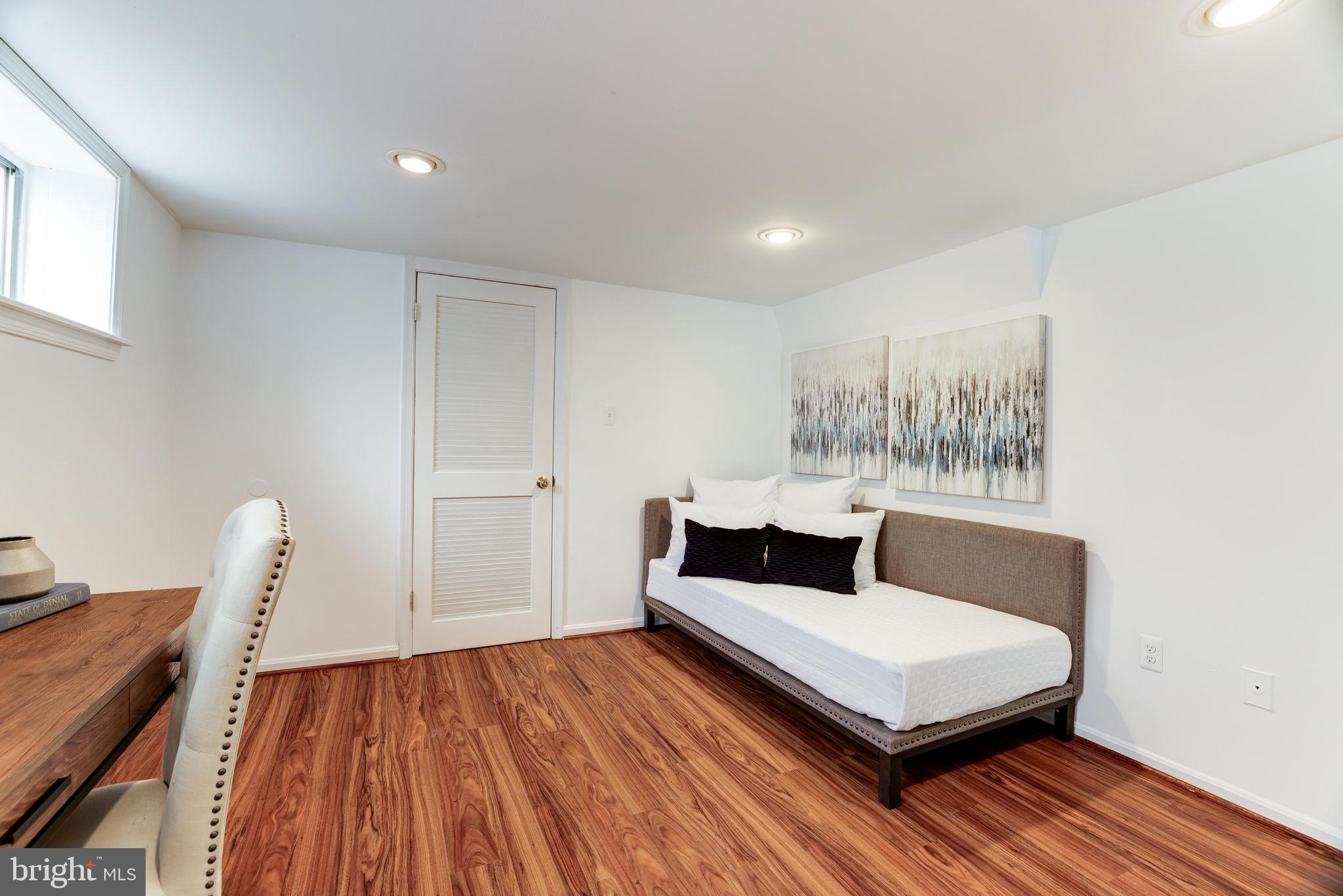 KINGS PARK WEST - Residential