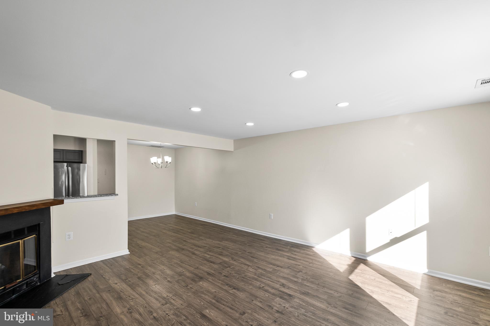 STONINGTON CONDOMINIUMS - Residential