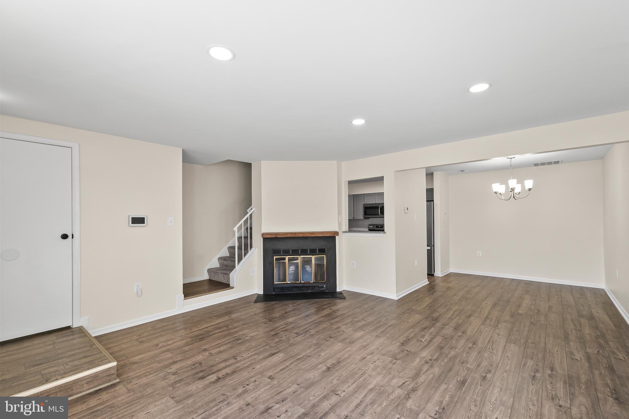 STONINGTON CONDOMINIUMS - Residential