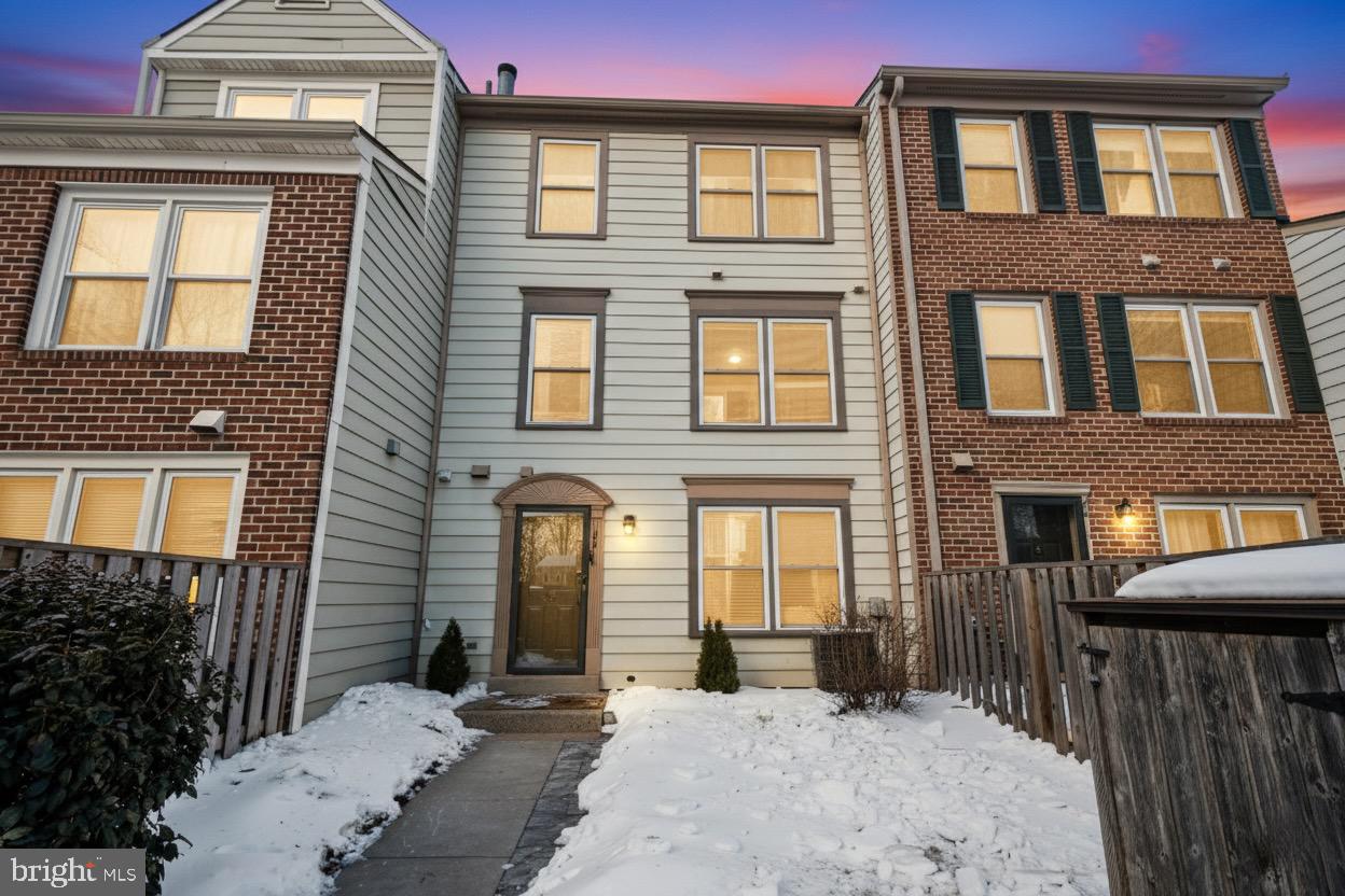 STONINGTON CONDOMINIUMS - Residential