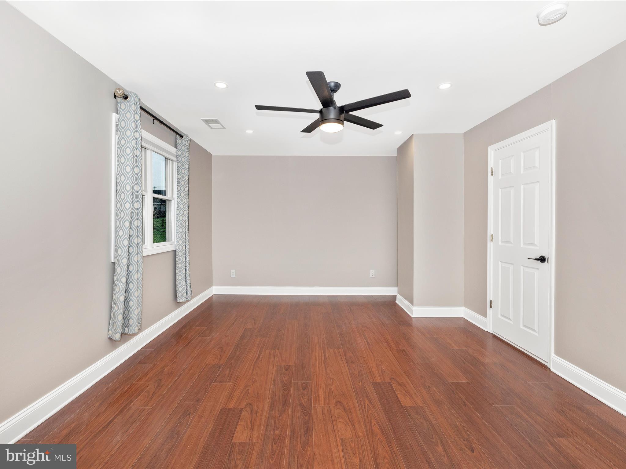 DAMASCUS OUTSIDE - Residential Lease