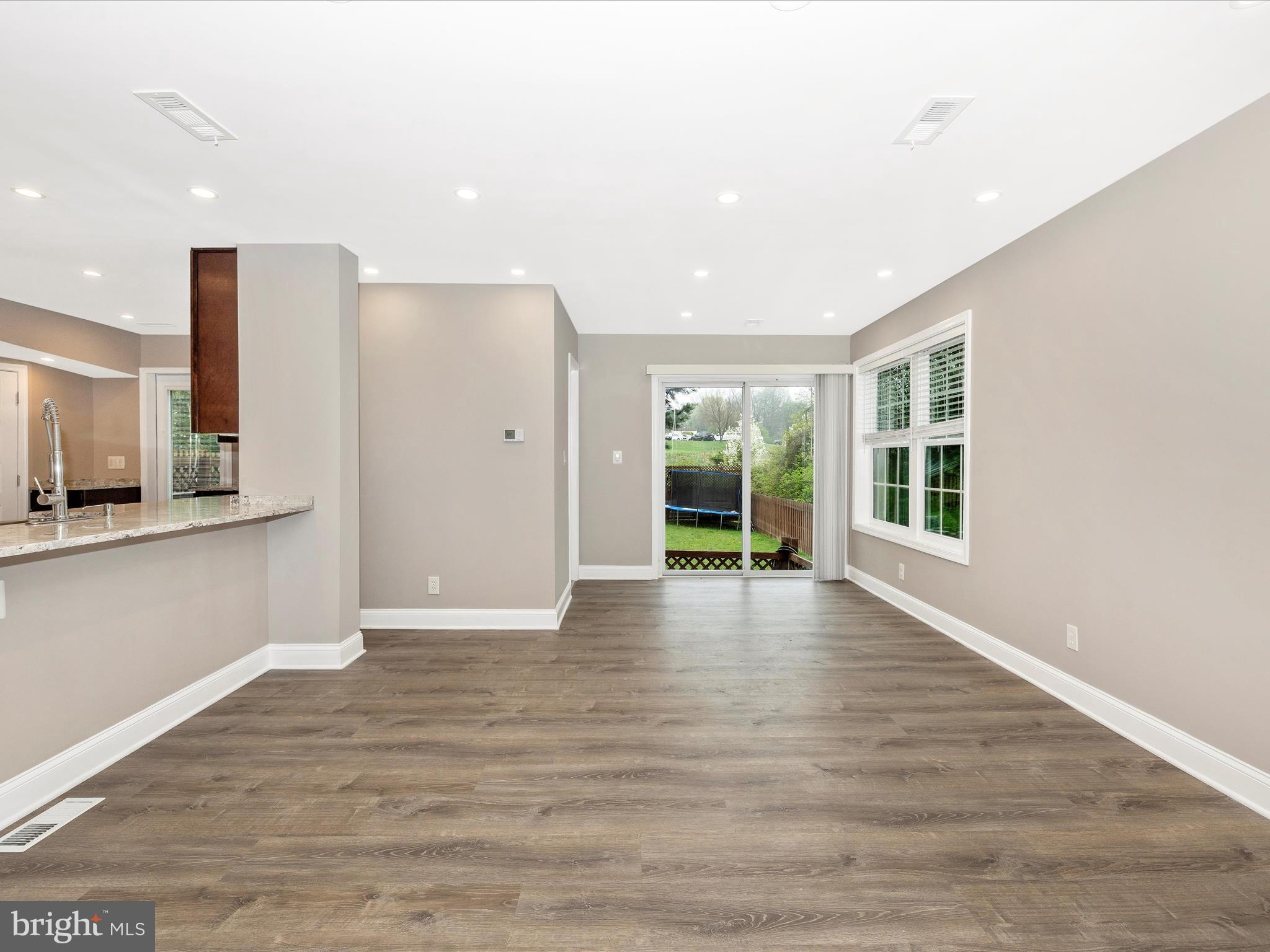 DAMASCUS OUTSIDE - Residential Lease