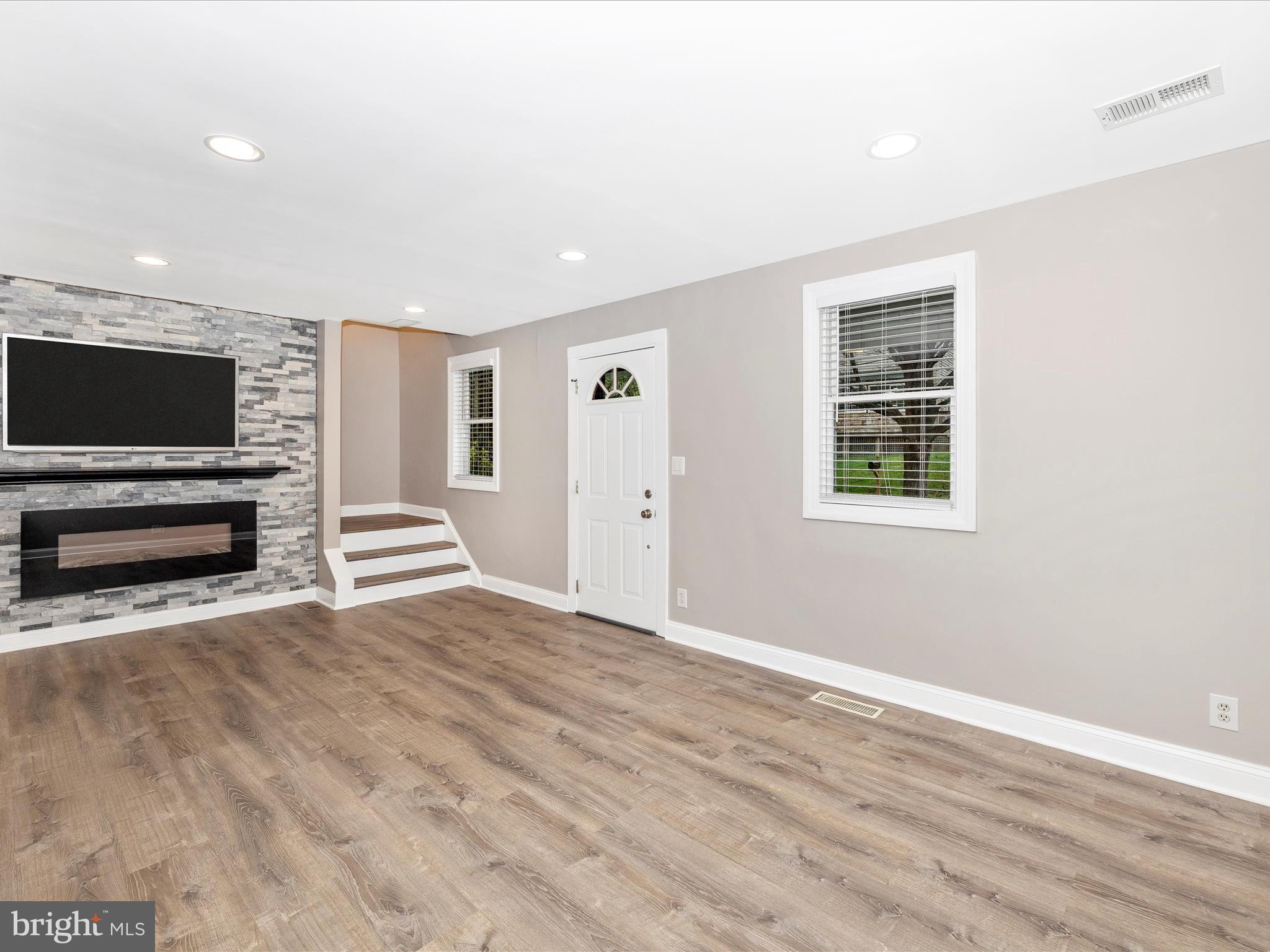 DAMASCUS OUTSIDE - Residential Lease