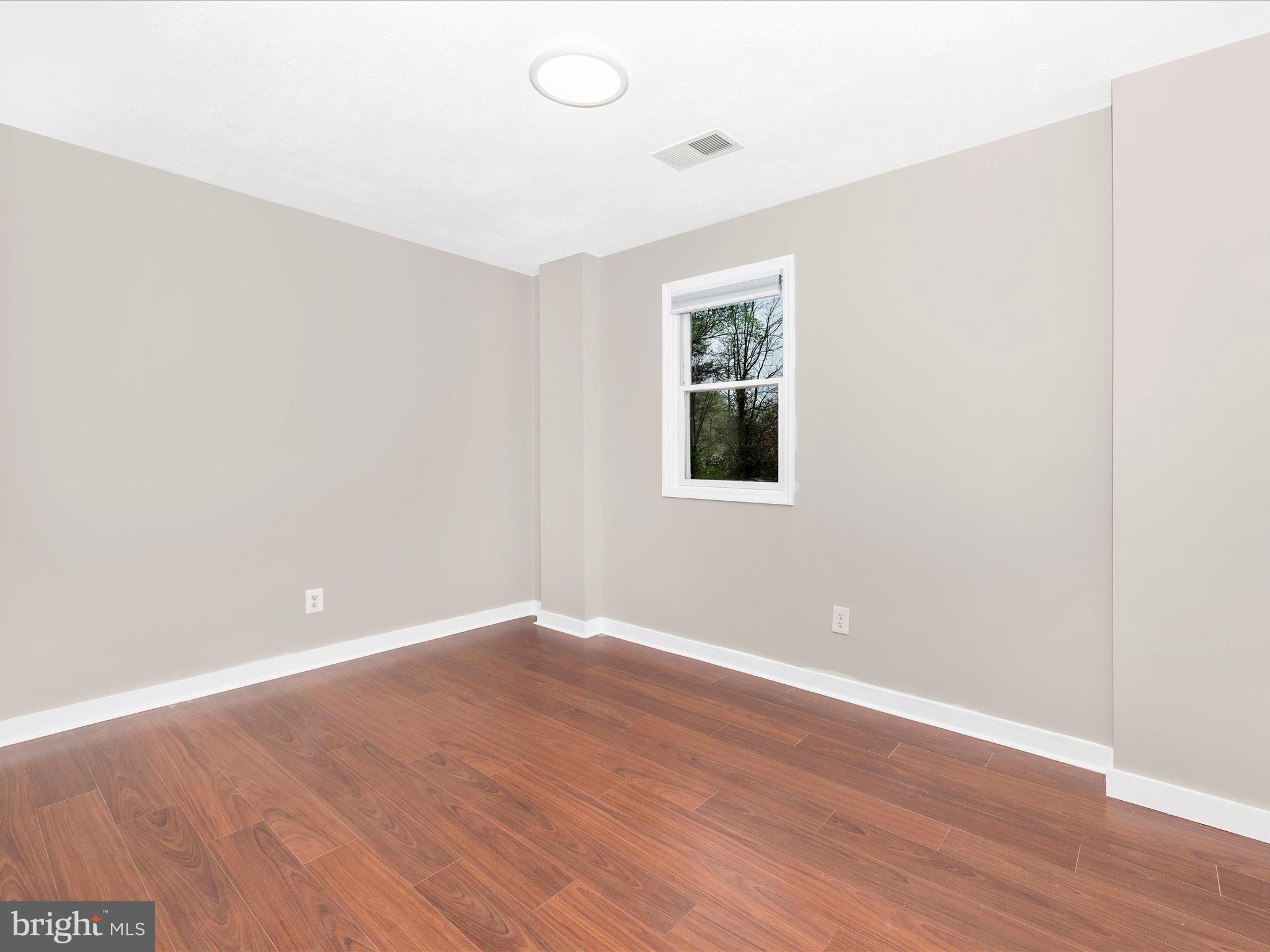 DAMASCUS OUTSIDE - Residential Lease