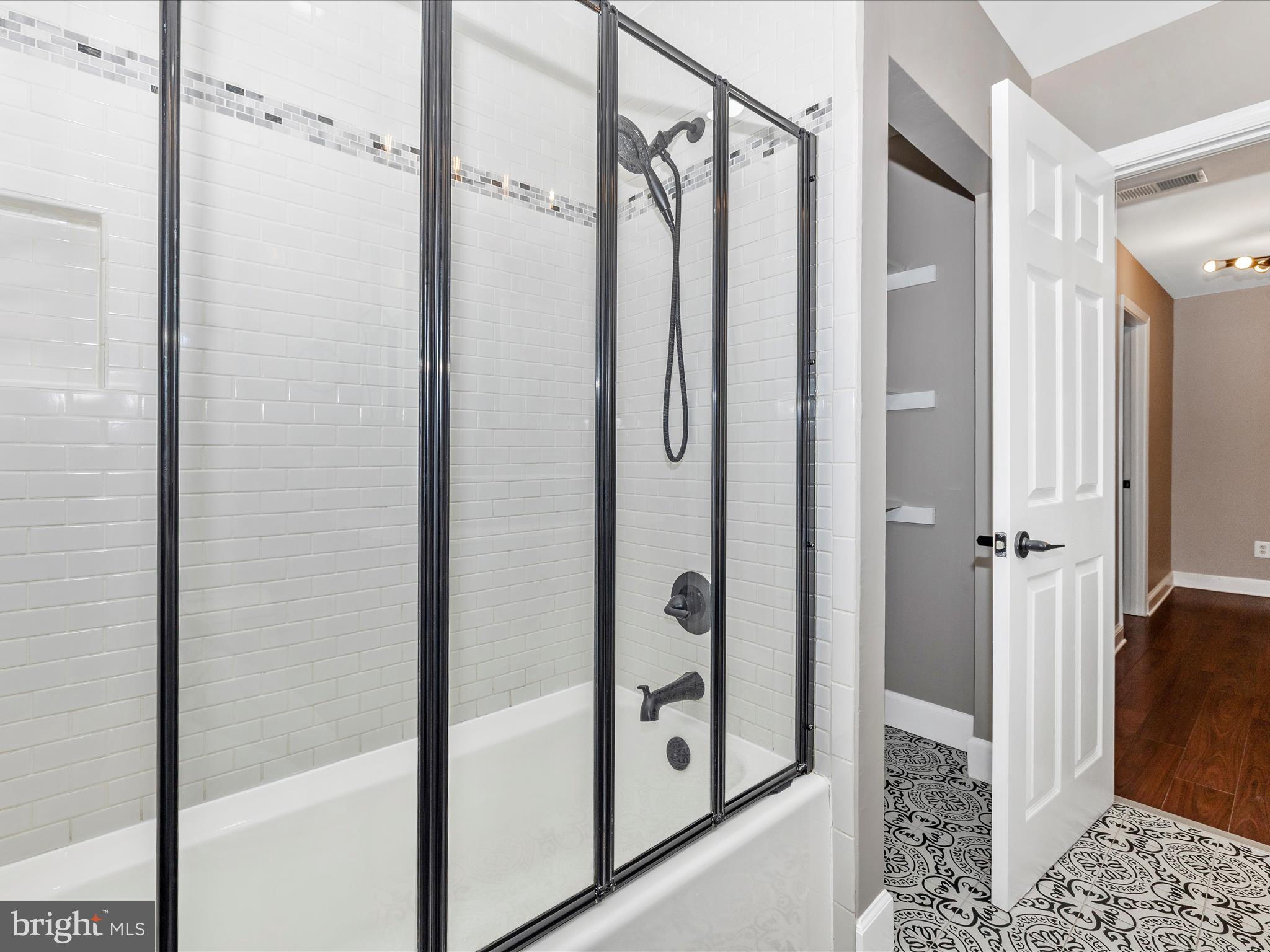 DAMASCUS OUTSIDE - Residential Lease