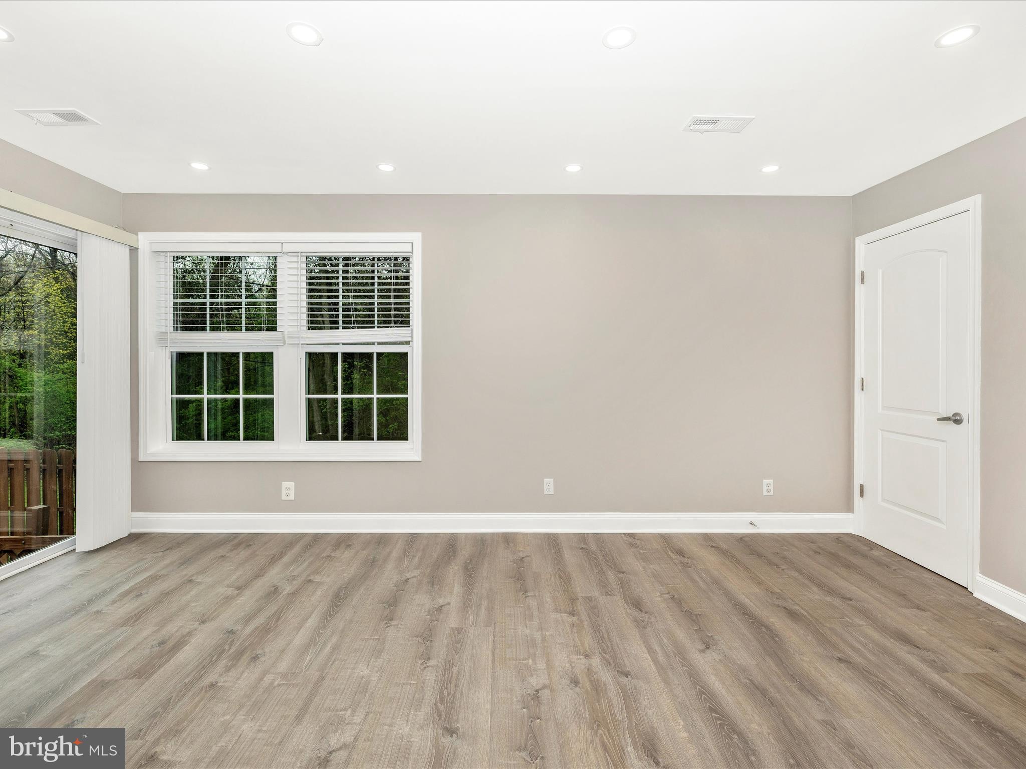 DAMASCUS OUTSIDE - Residential Lease