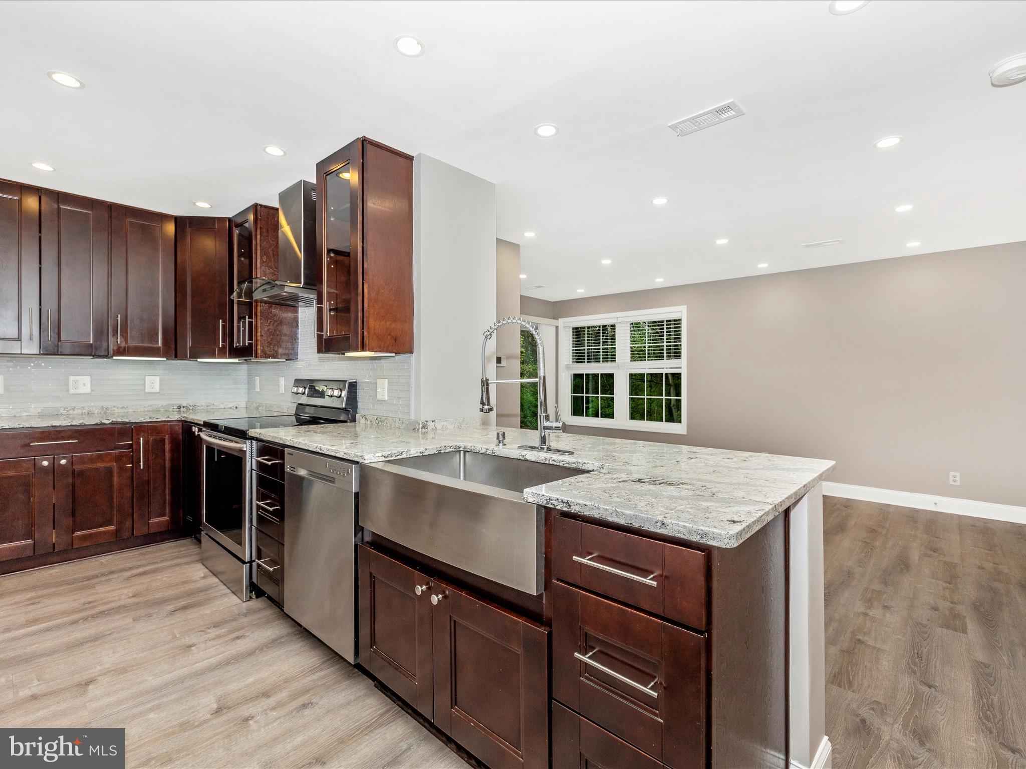 DAMASCUS OUTSIDE - Residential Lease