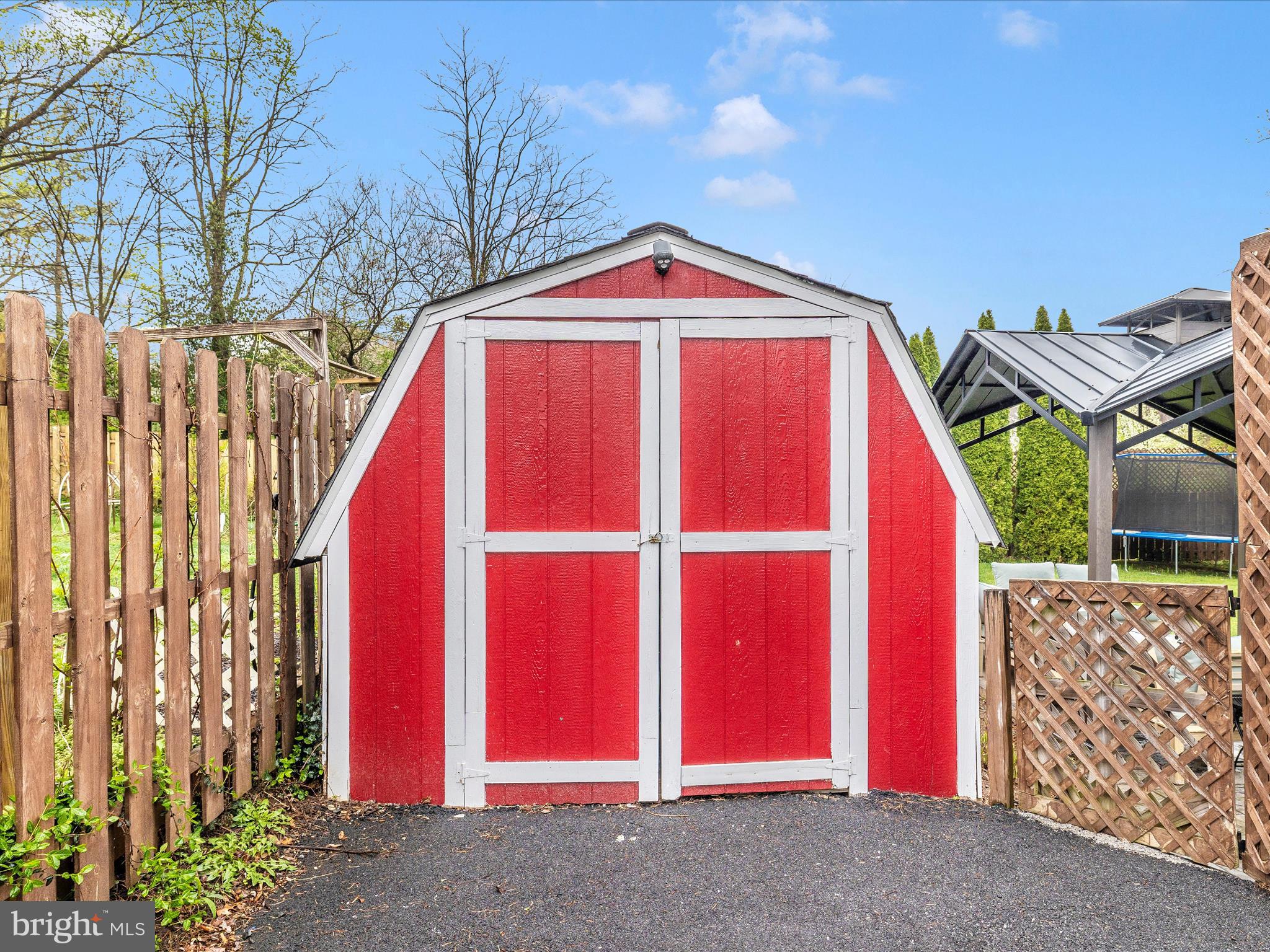 DAMASCUS OUTSIDE - Residential Lease