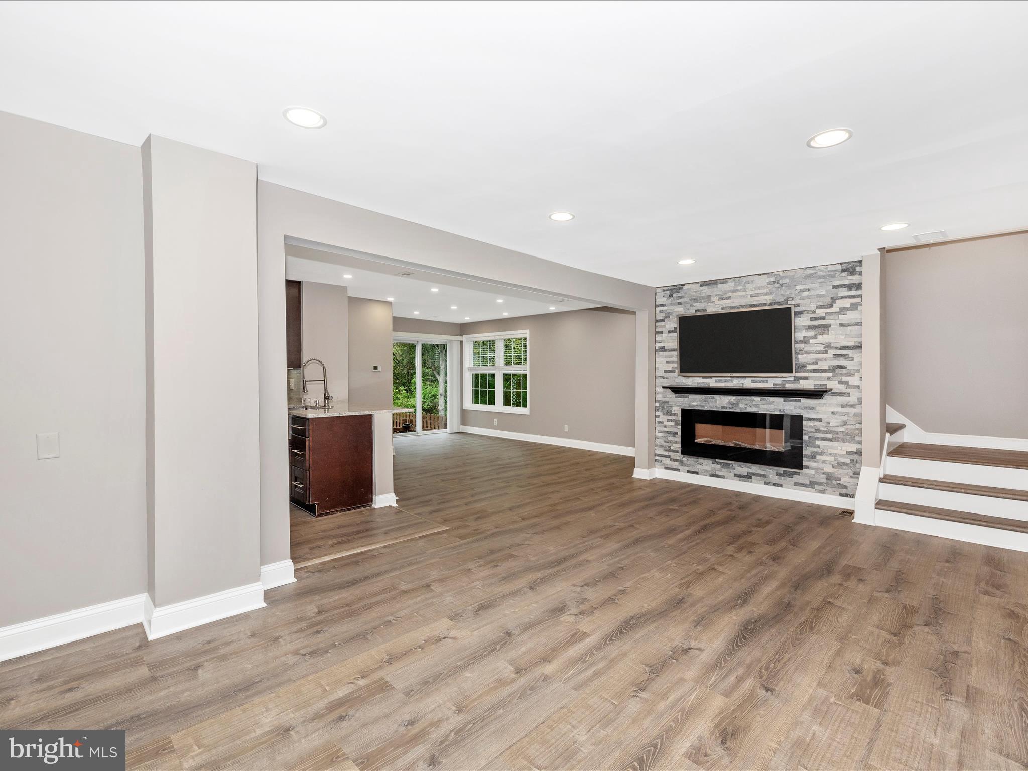 DAMASCUS OUTSIDE - Residential Lease