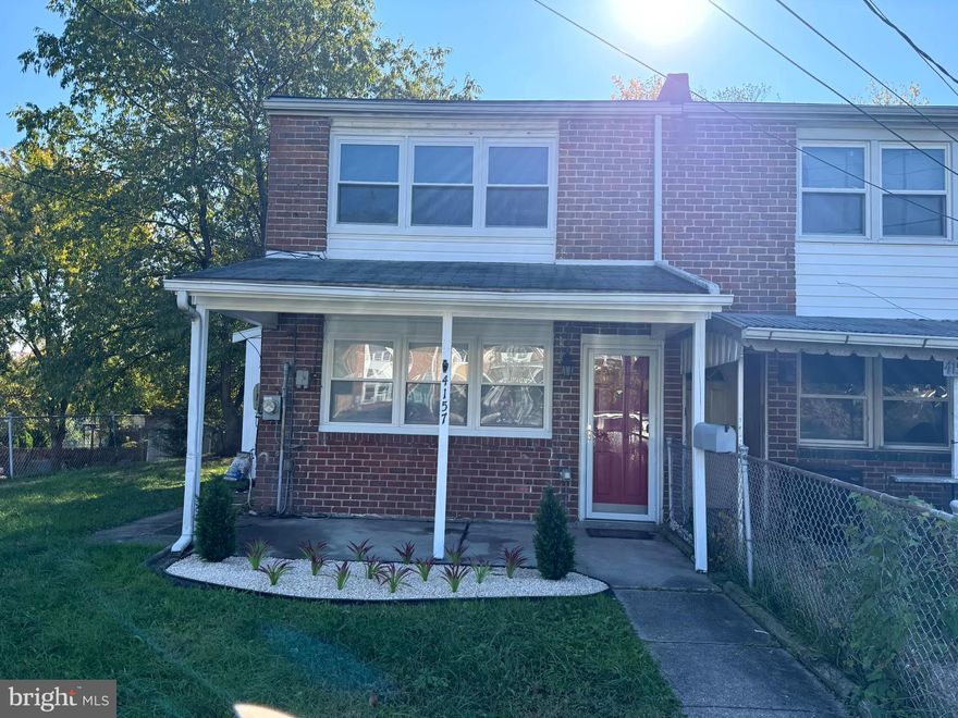 Charming home located in the community of Riverside. This home has been recently updated. New kitchen cabinets, kitchen island, new stainless steel appliances. New floors in kitchen, new carpet, new bathroom tile and fixtures. New fridge is being delivered. Ample rear yard perfect for relaxing and entertaining. Close to schools, shopping and transportation. Don't miss out on the opportunity to own this home!