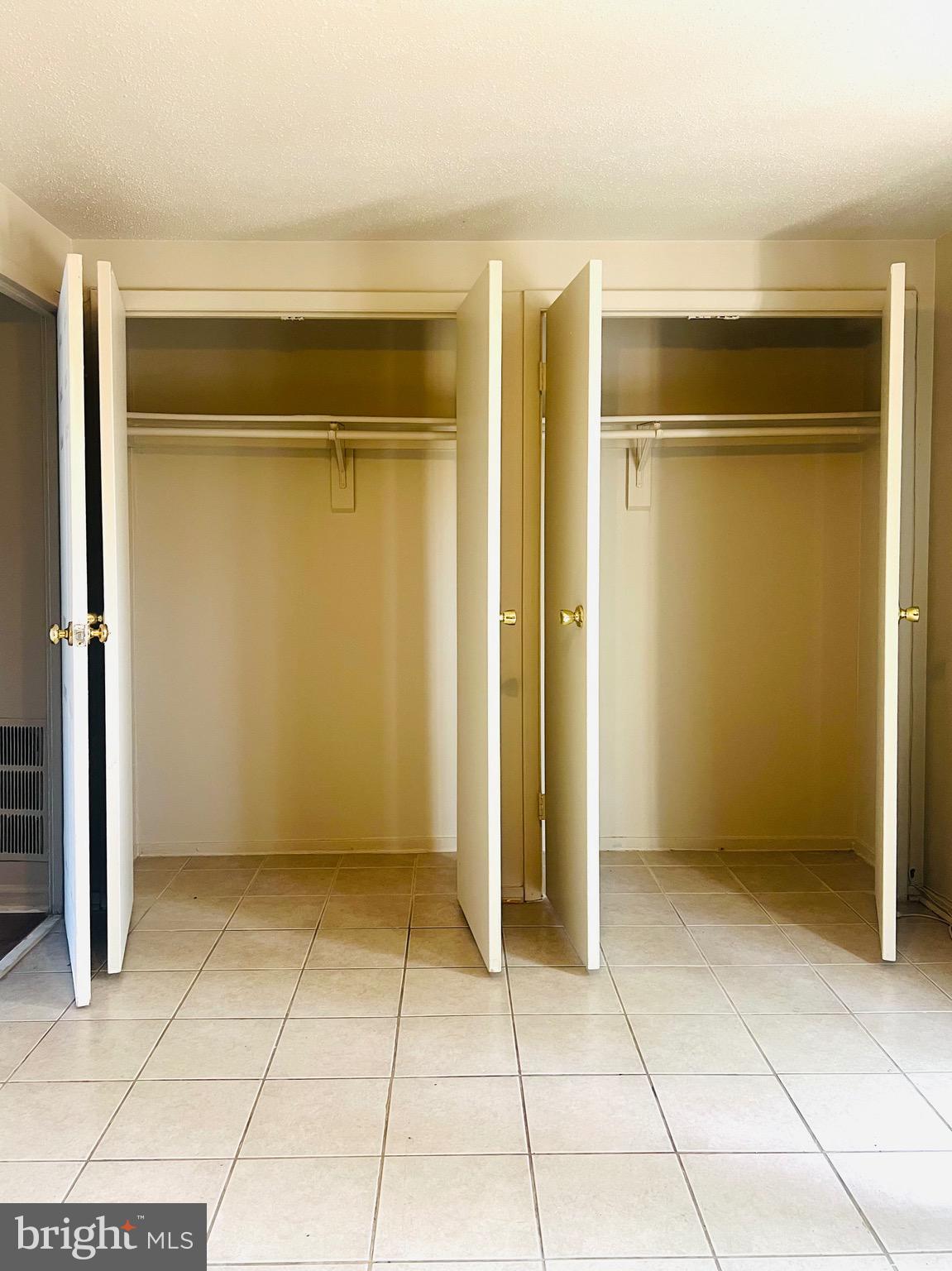 WINDMILL SQUARE - Residential