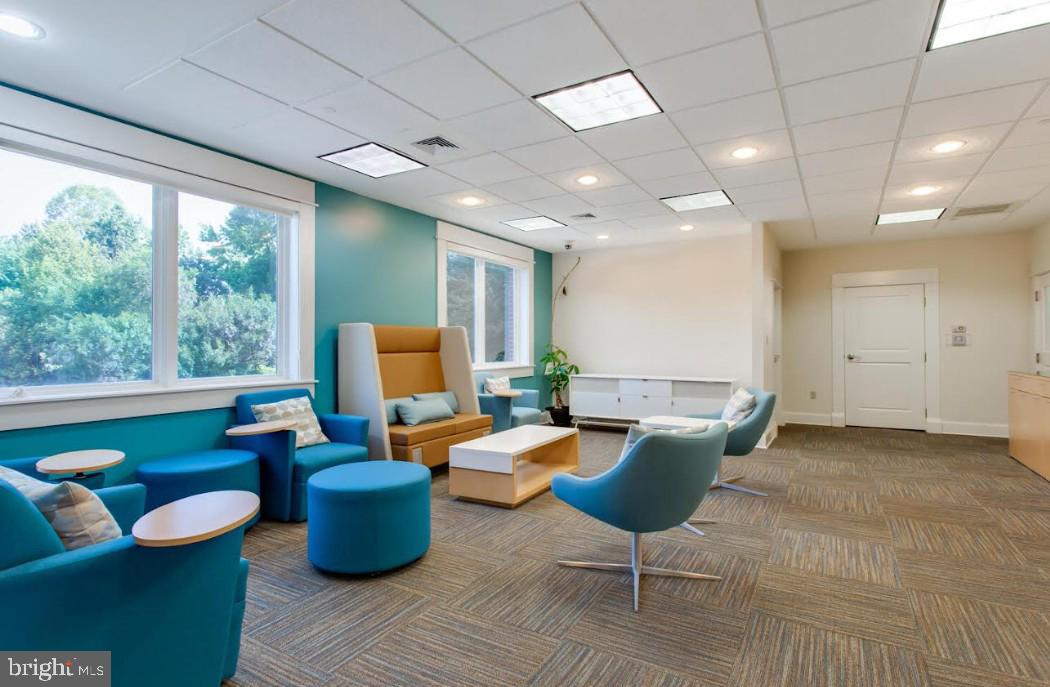 RIVERSIDE BUSINESS PARK - Commercial Lease