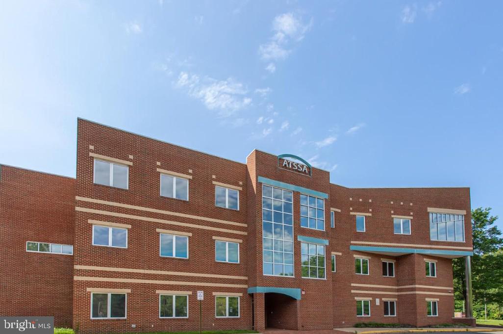 RIVERSIDE BUSINESS PARK - Commercial Lease