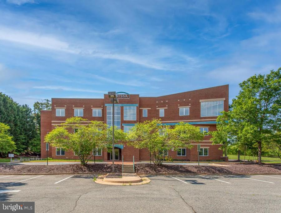 RIVERSIDE BUSINESS PARK - Commercial Lease